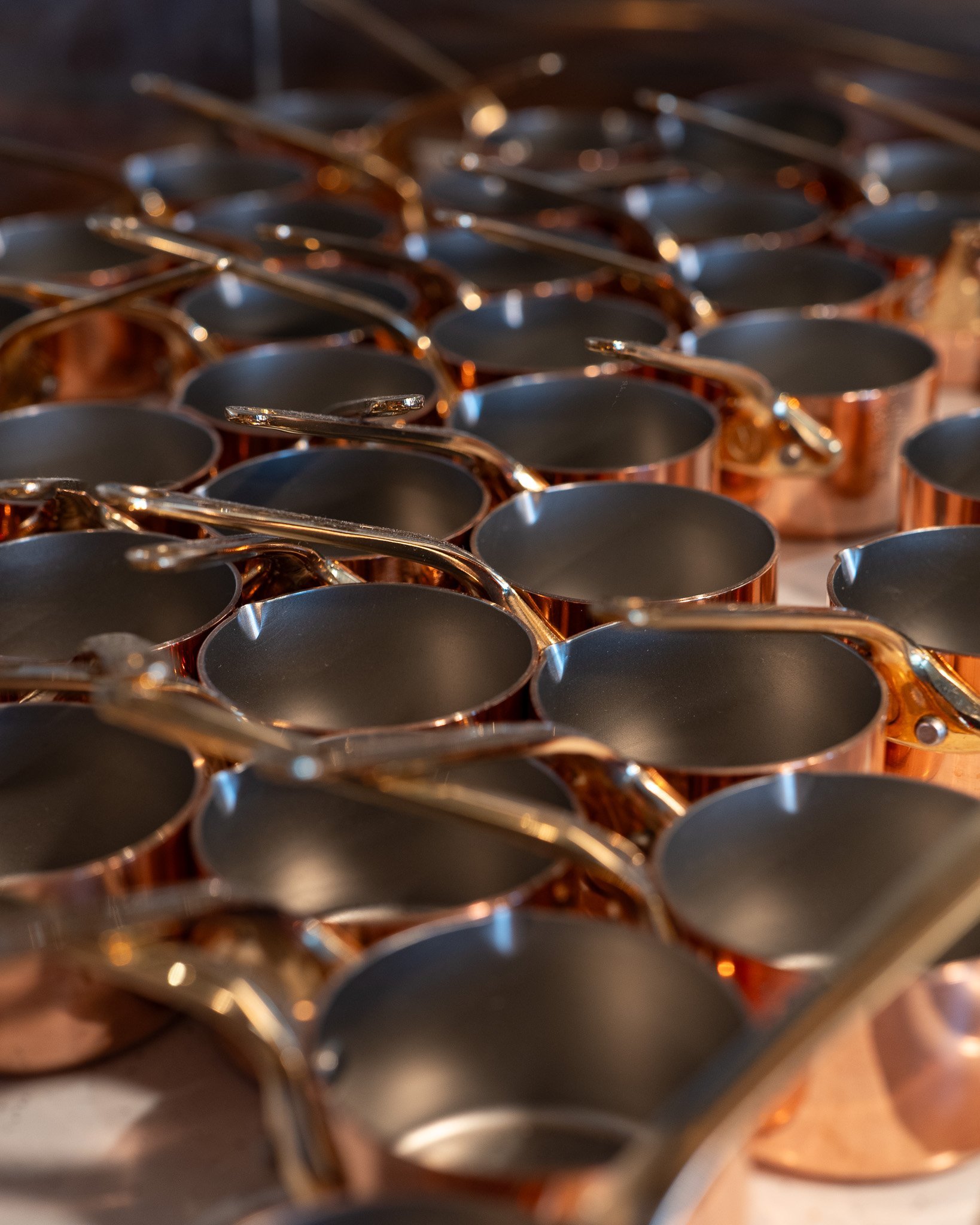 Beautiful collection of copper pots, kitchen Maison Albar - Le Victoria.