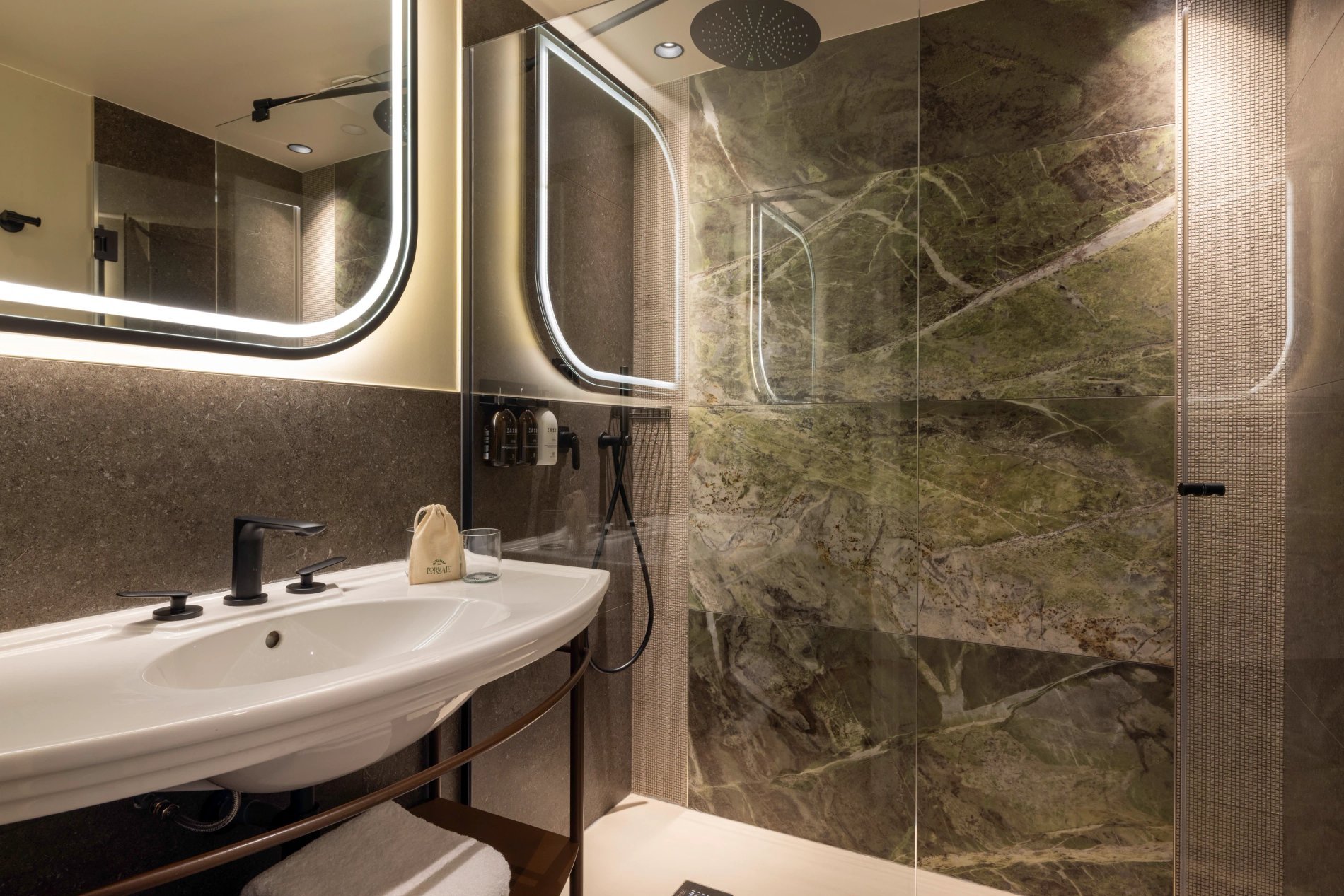 Hotel L'Ormaie Classic Room Eiffel Tower view Bathroom