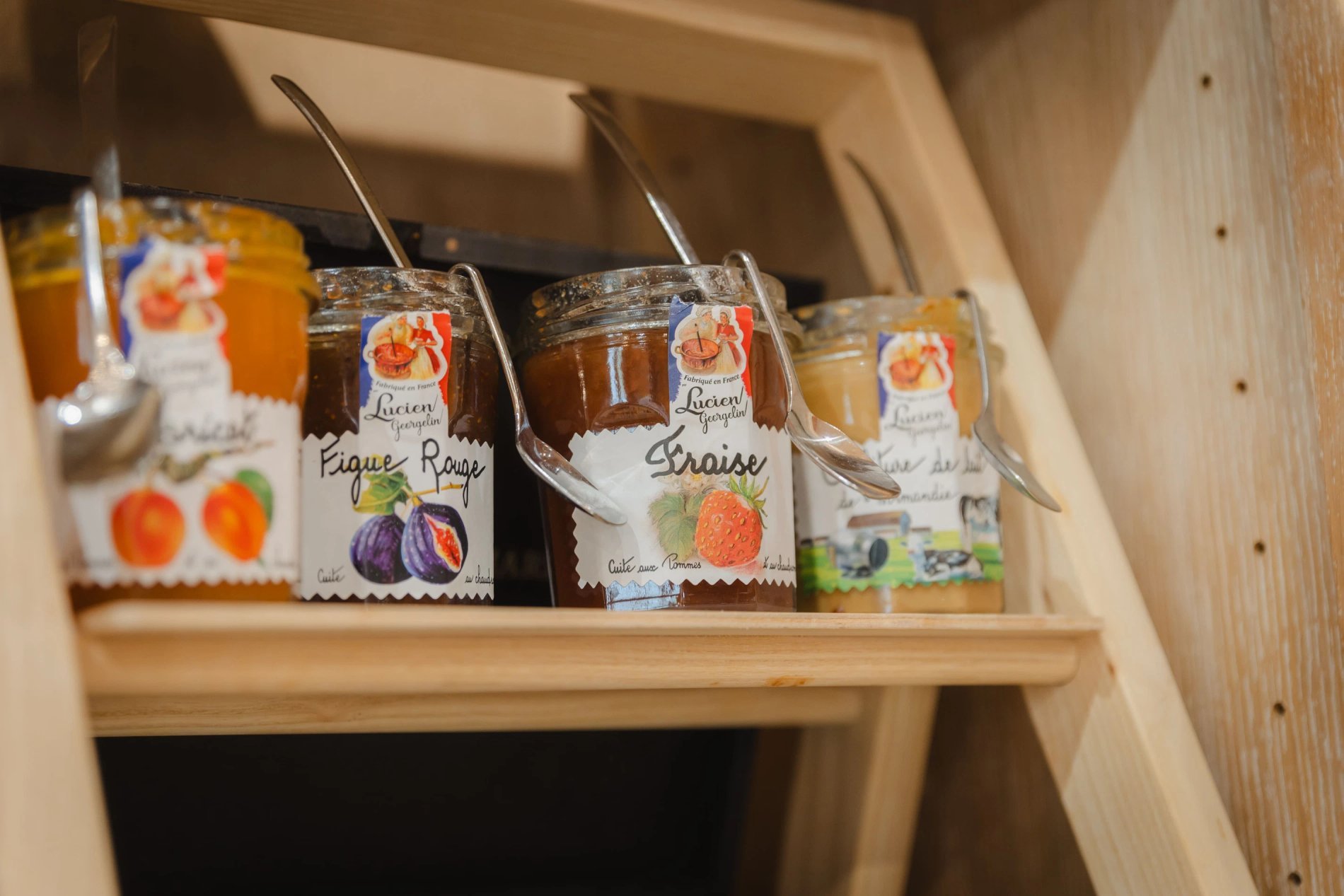 1aa3aec0-bd44-4c3f-8d26-39222db4578a