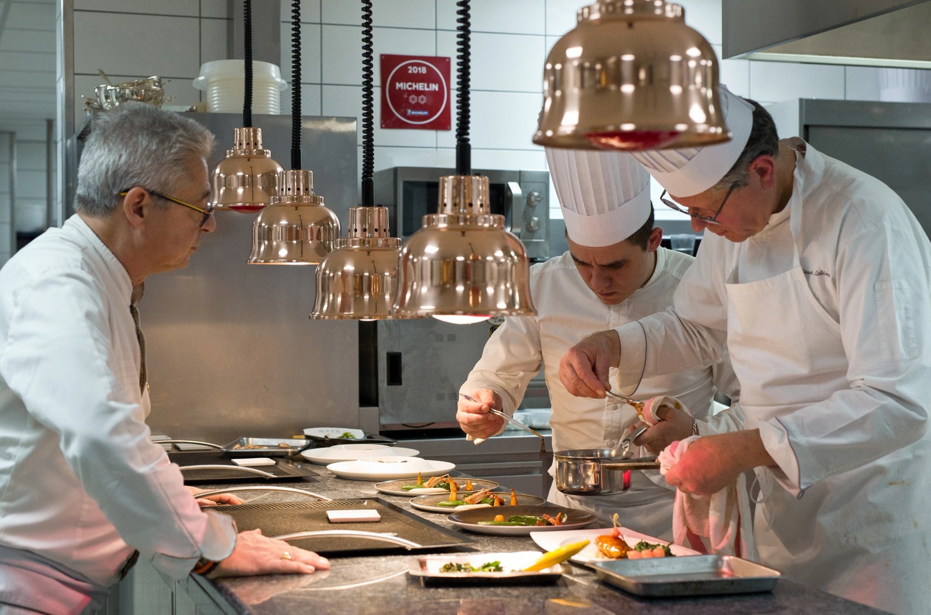 Savoir faire et respect des traditions culinaires au restaurant gastronomique La Côte Saint Jacques