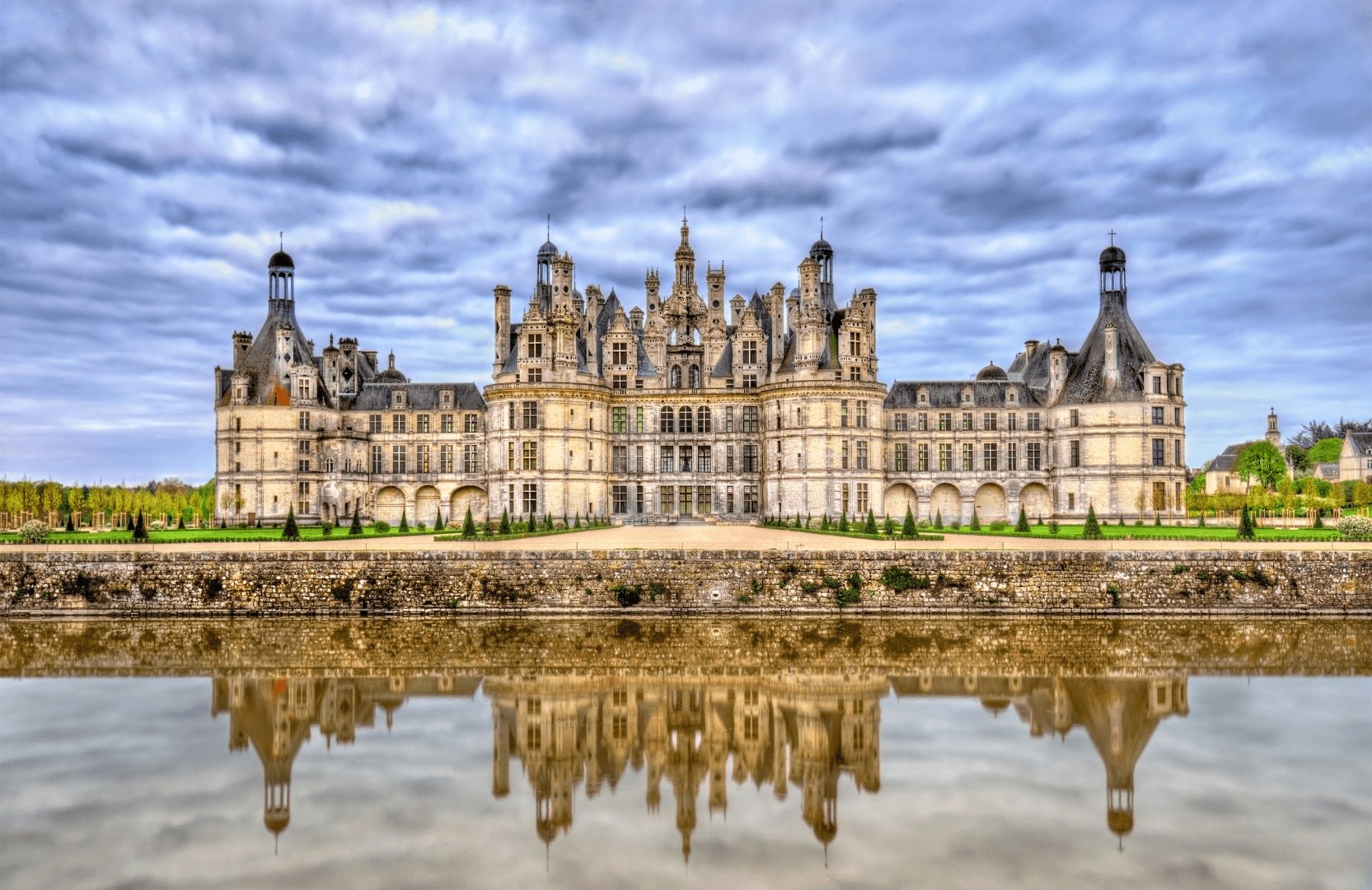 Château de Chambord avec son reflet dans l'eau