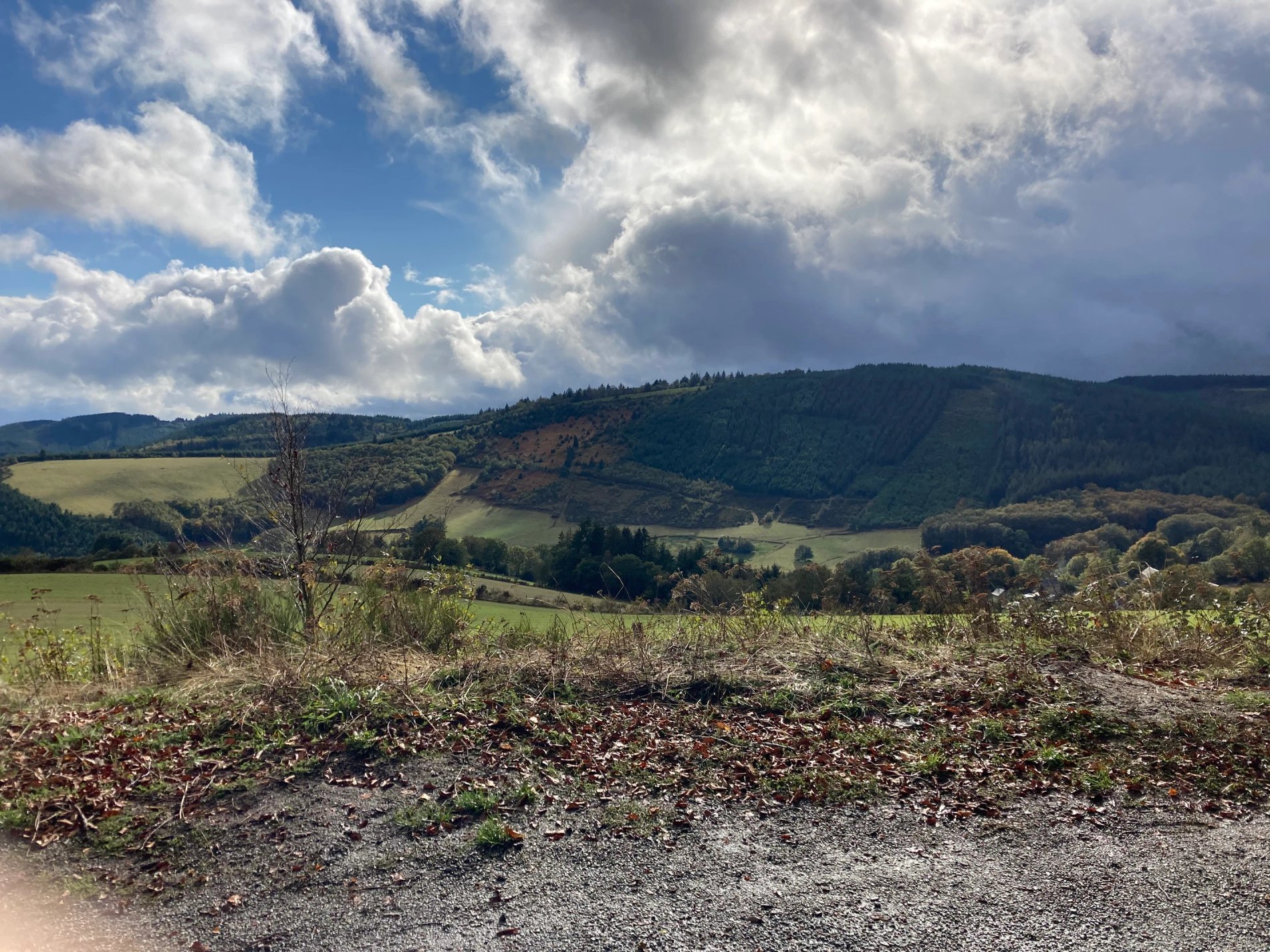 Grands paysages vallonnés et nature sauvage autour de Villa Corrèze Aventure.