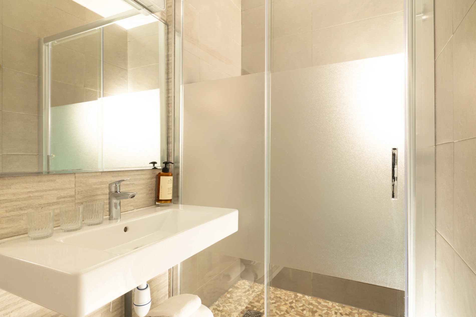 Hôtel Midnight Chambre Executive Triple Salle de bain douche