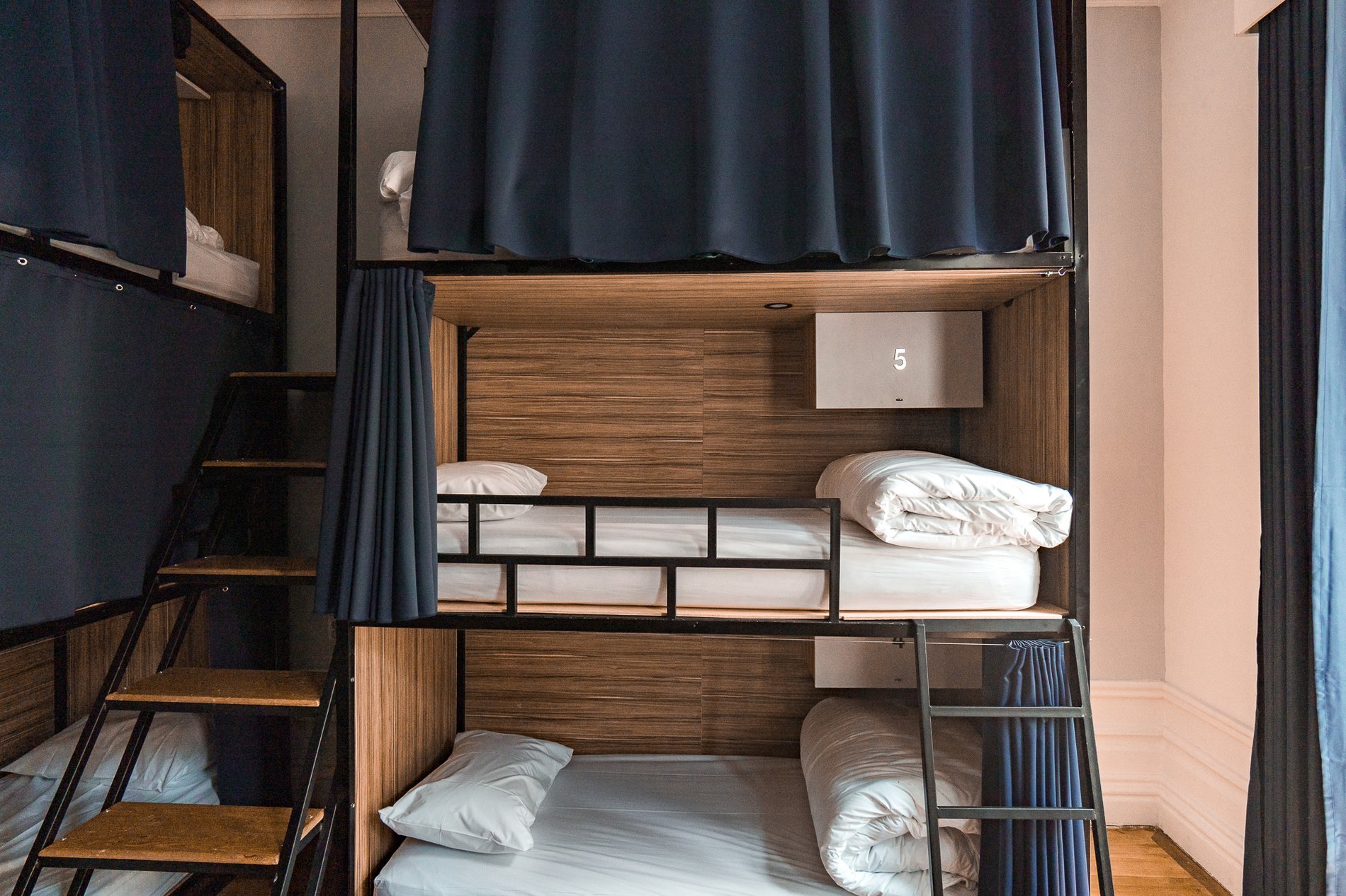 1e4584c3-7d4d-414c-9088-22478da3f49b