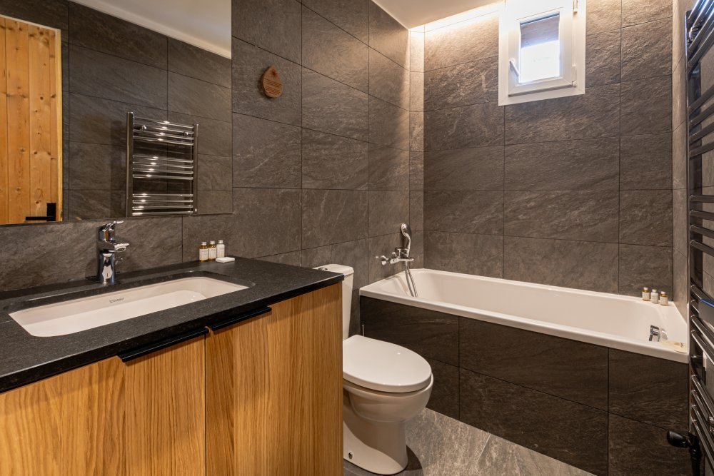 1e69edb3-8653-4b25-9581-6613f189582e