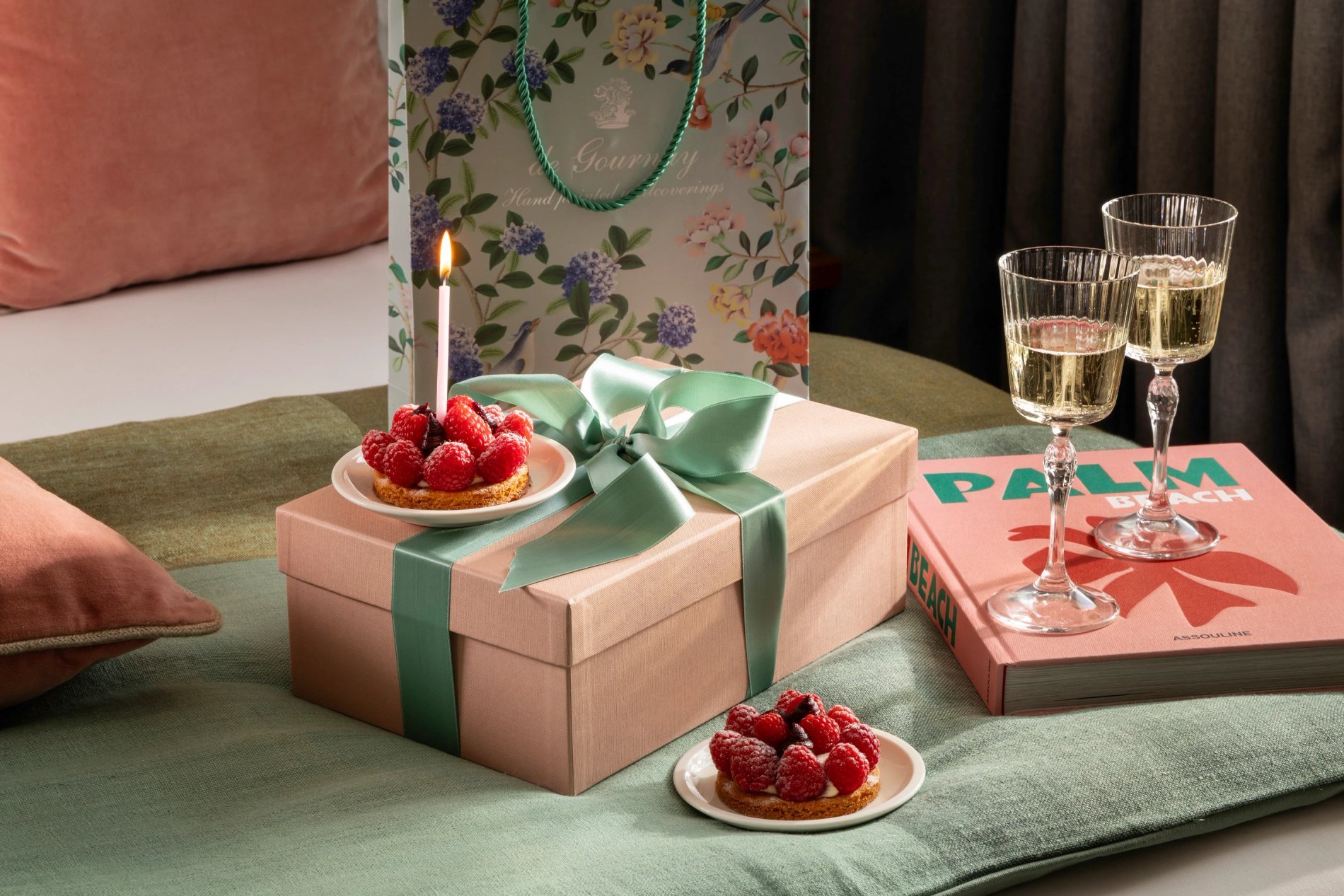 Hôtel Maxim Folies Package Anniversaire Pâtisseries Champagne