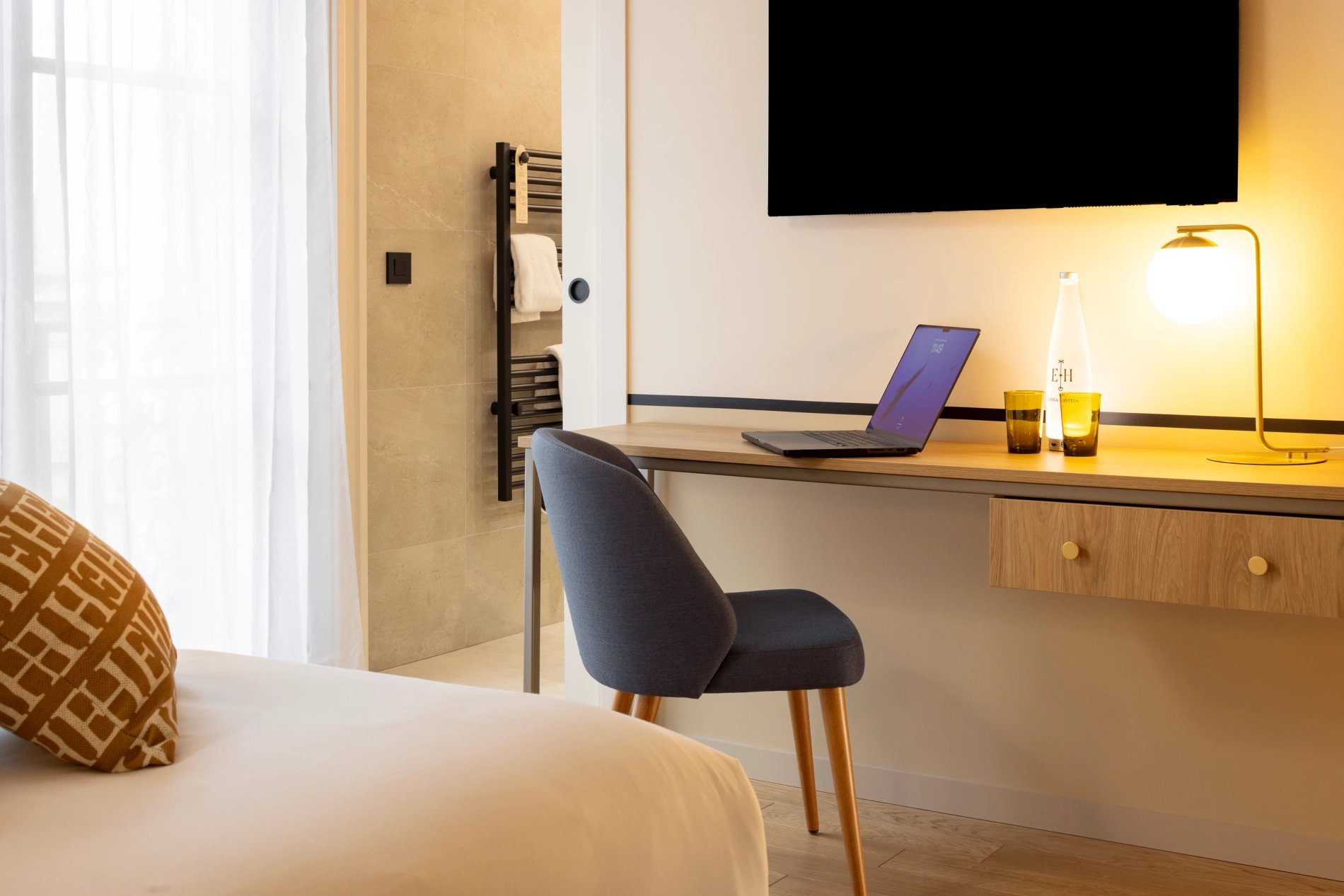 1ecaa4de-d851-42bb-a0f5-1951dc11bf58