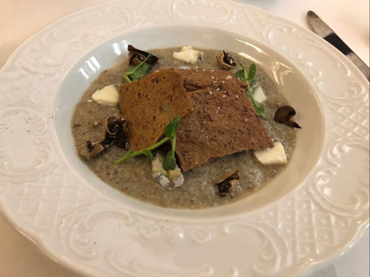 Château de la Rozelle, Assiette de soupe de champignons garnie de croûtons et de fromage