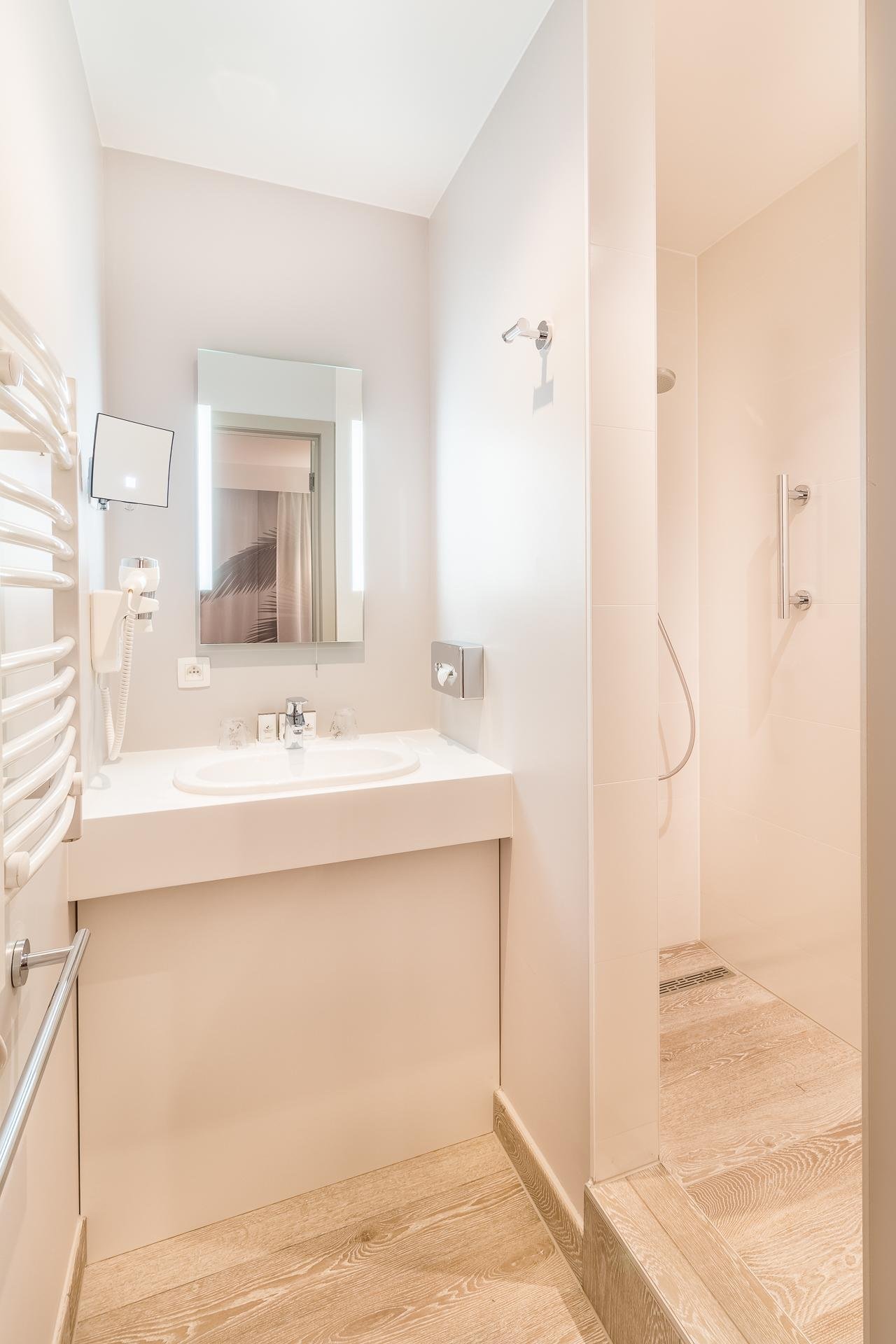 Modern bathroom in a Charming Quadruple room at Martin's Red, with sink and lighted mirror.