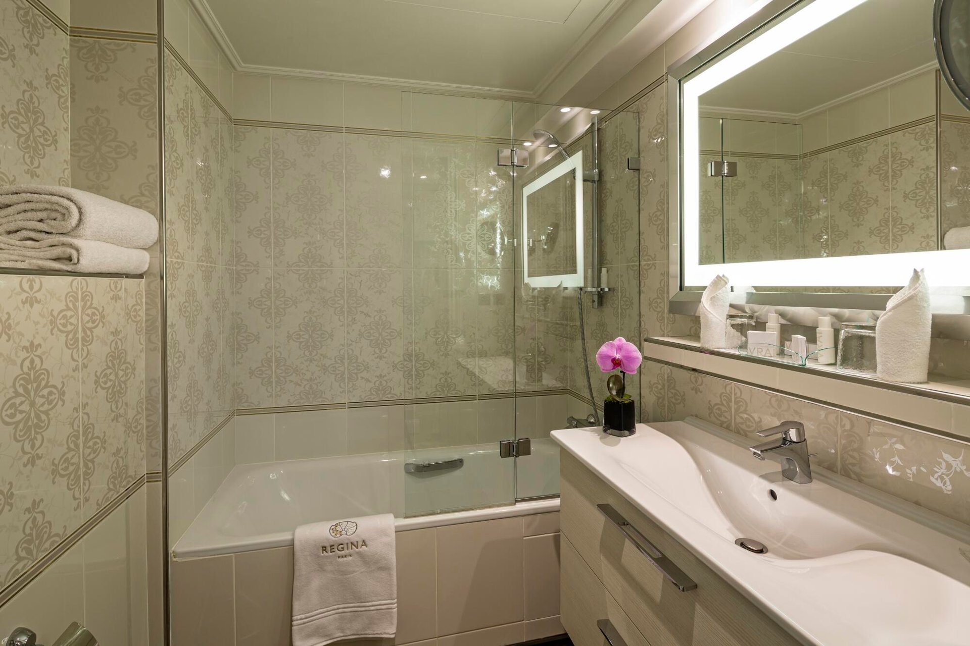 Hotel Regina Louvre Chambre Familiale Salle de bain