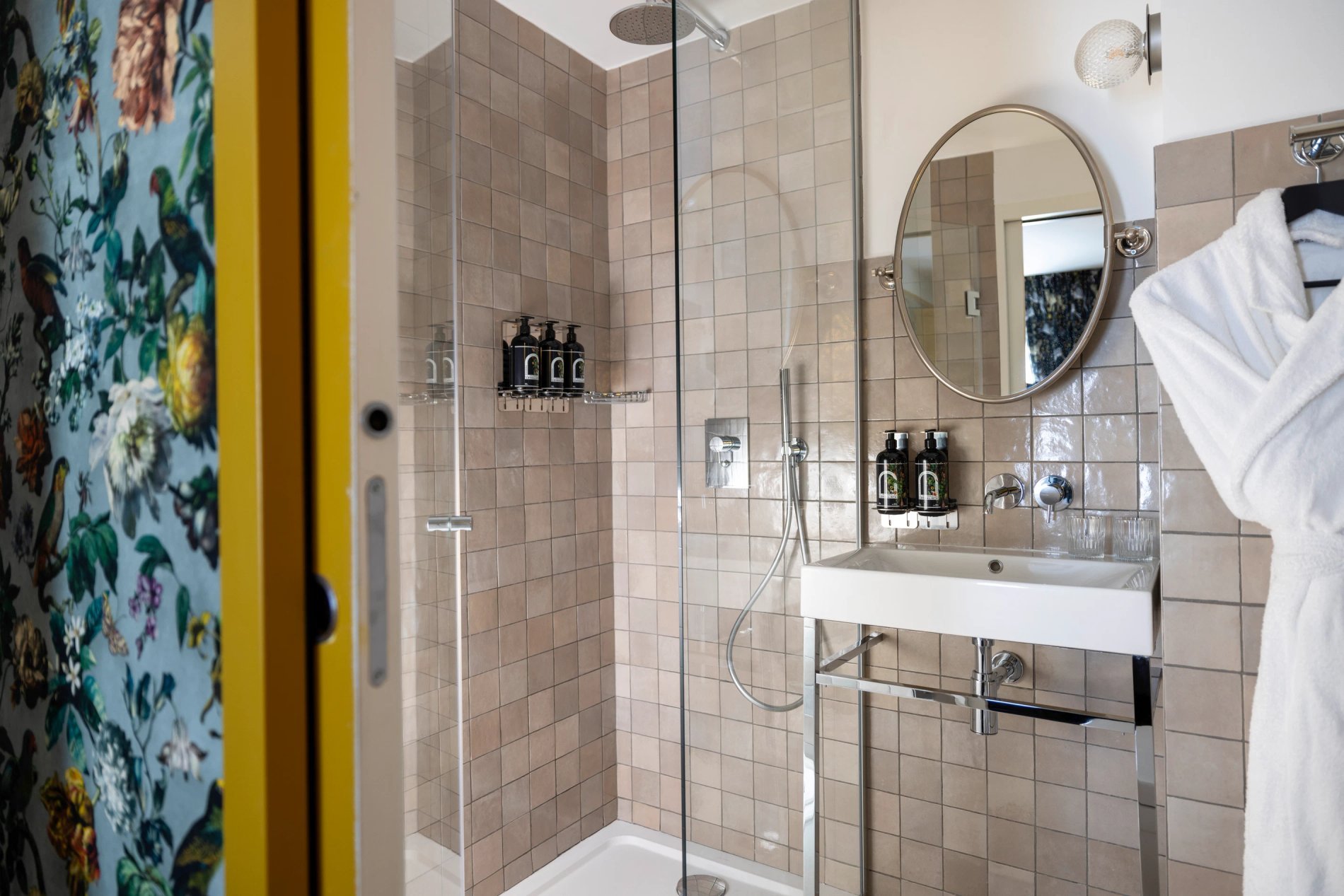 Hotel Ginette à la Folie Classic Room Bathroom