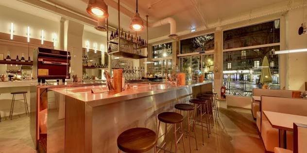 Délit Le Café à Paris avec espace coffee shop moderne et ambiance conviviale à proximité de l’Hôtel Glasgow Monceau