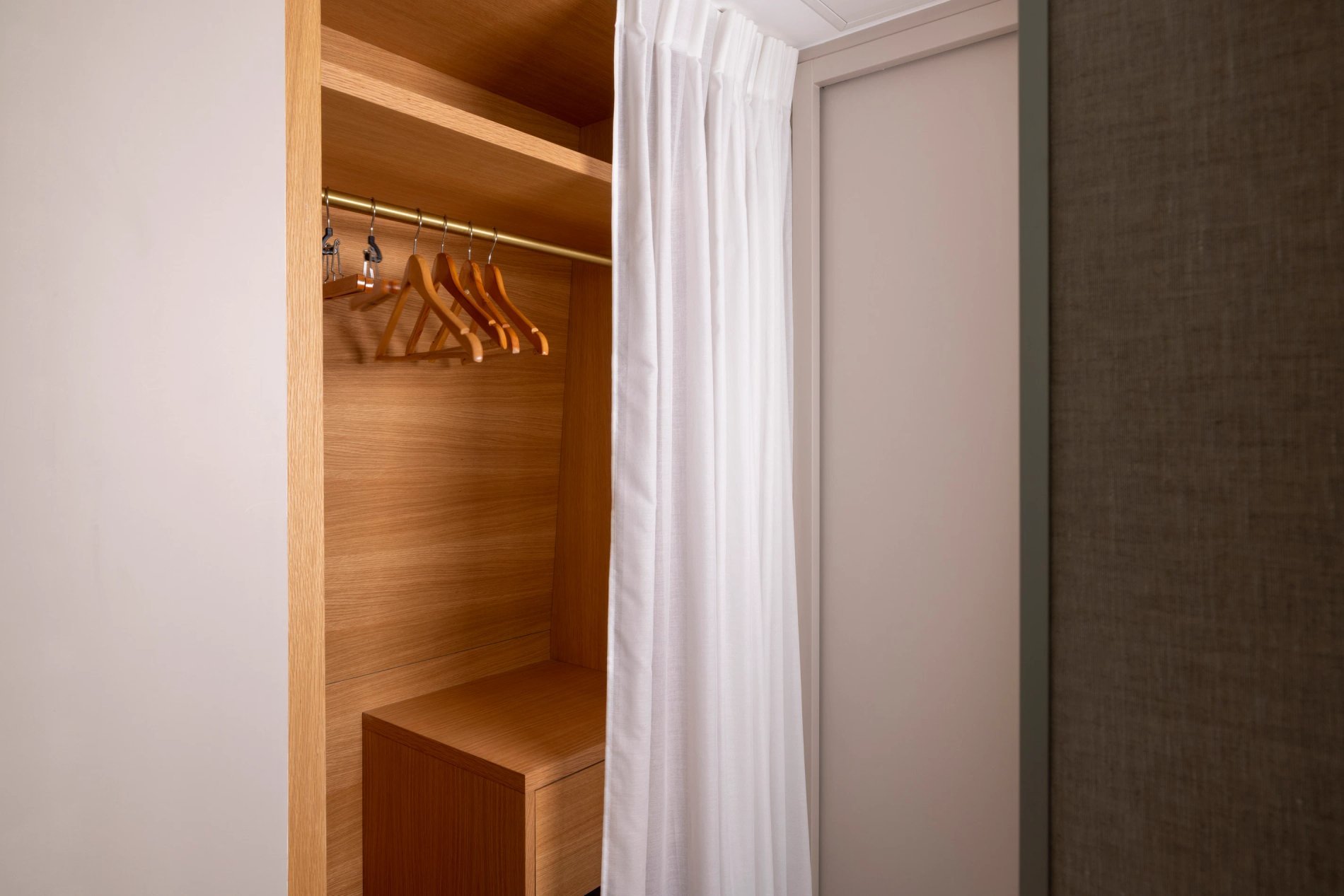 Hôtel Beige Chambre Classique Penderie