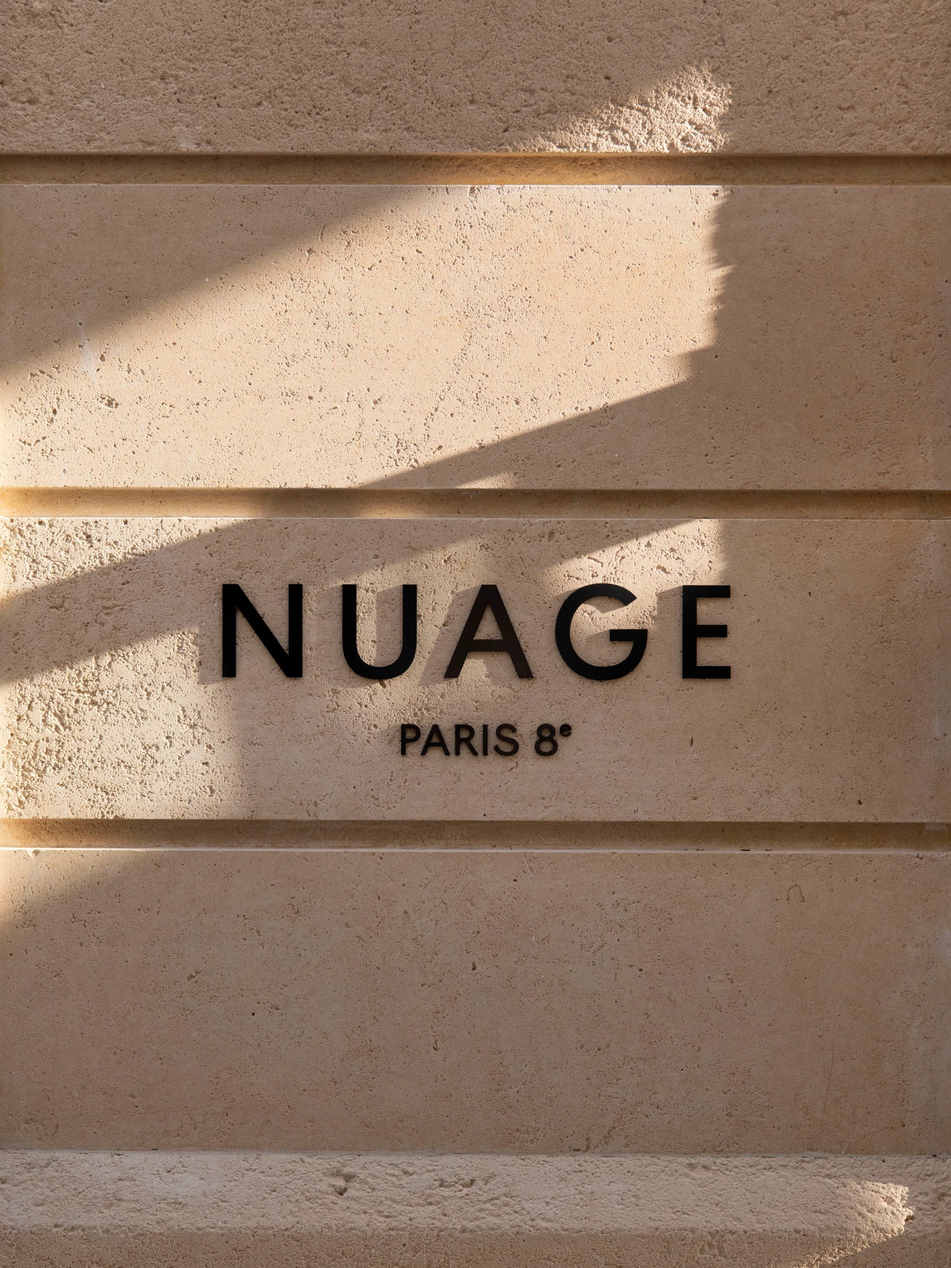 Hôtel Nuage | Enseigne