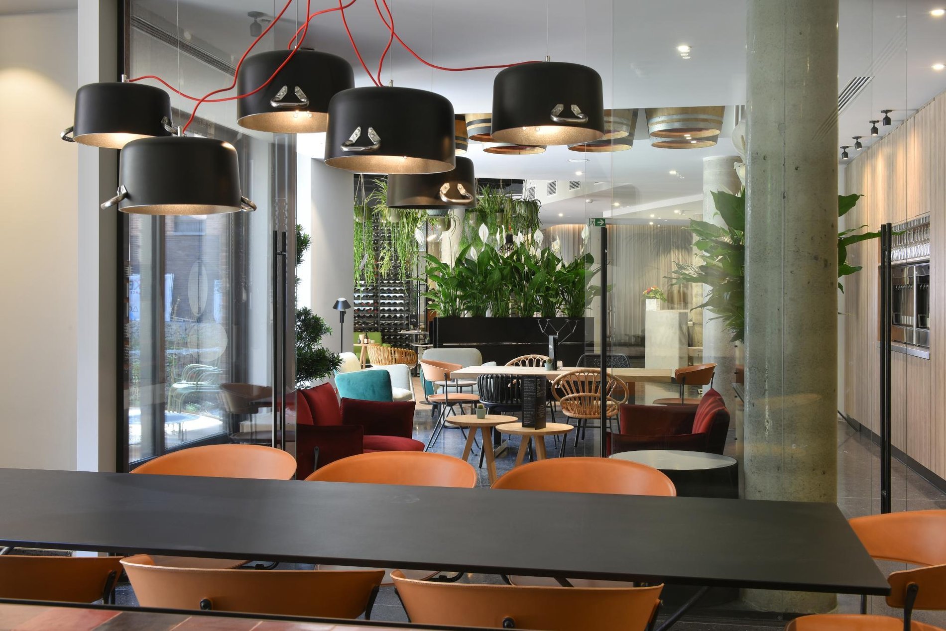 Moderne en gezellige ruimte, ideaal voor team building activiteiten.