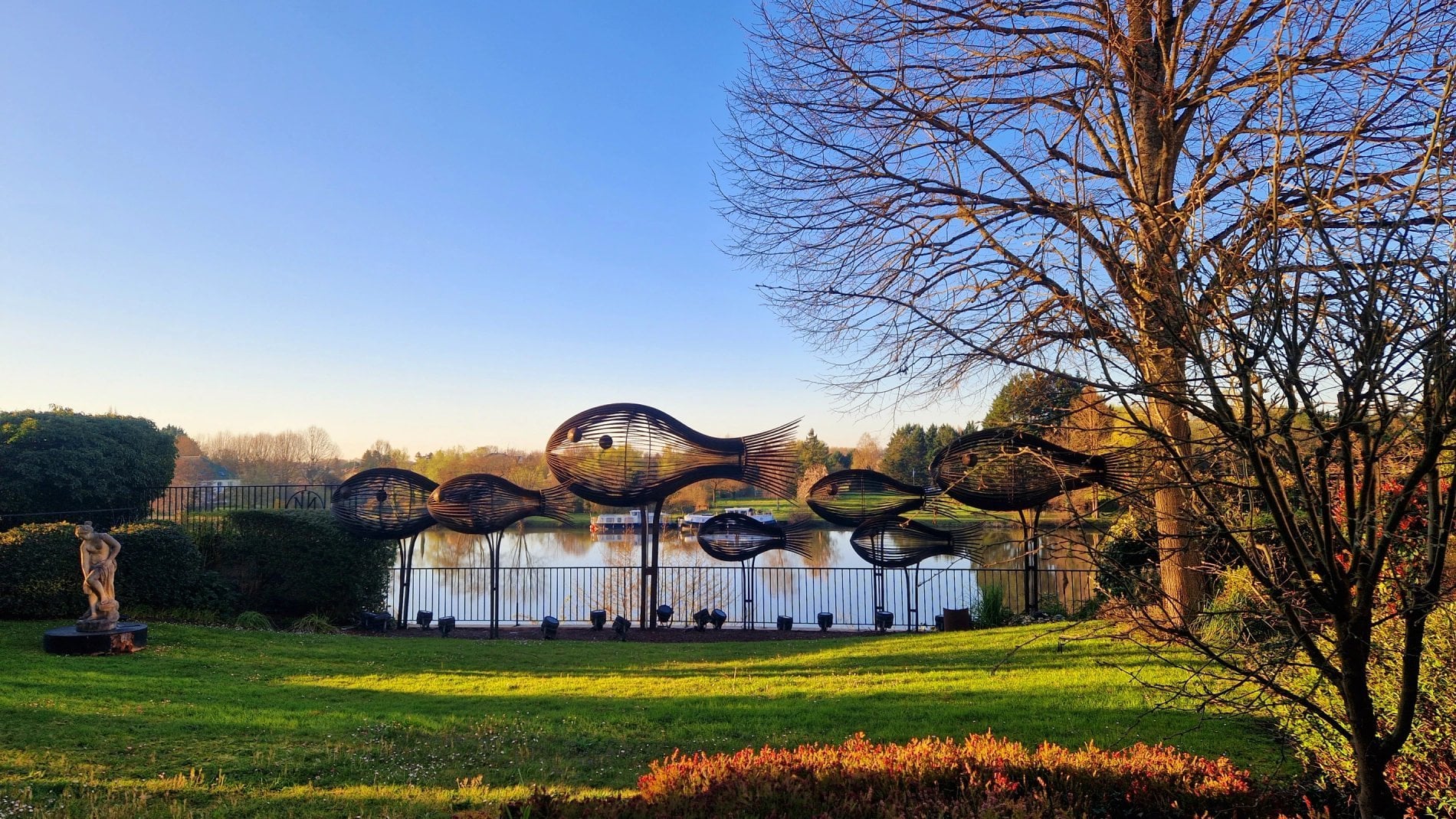 Le banc de poissons de Sylvain Subervie, depuis les terrasses de la Côte Saint Jacques en Bourgogne