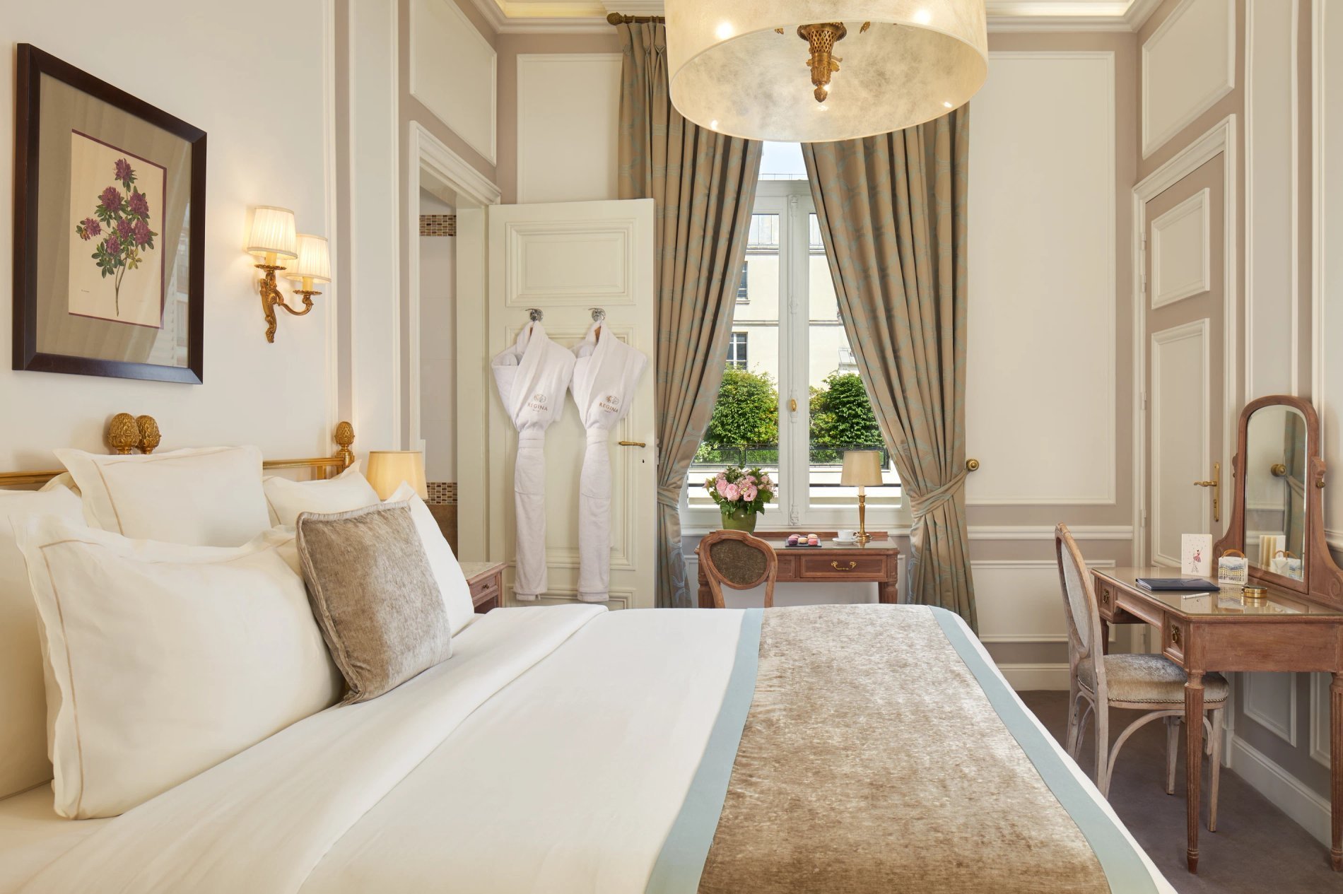 Hotel Regina Louvre Deluxe Room