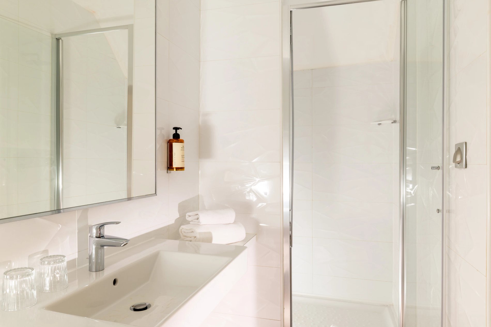 Hôtel Midnight Chambre Suite Deluxe Salle de bain Douche