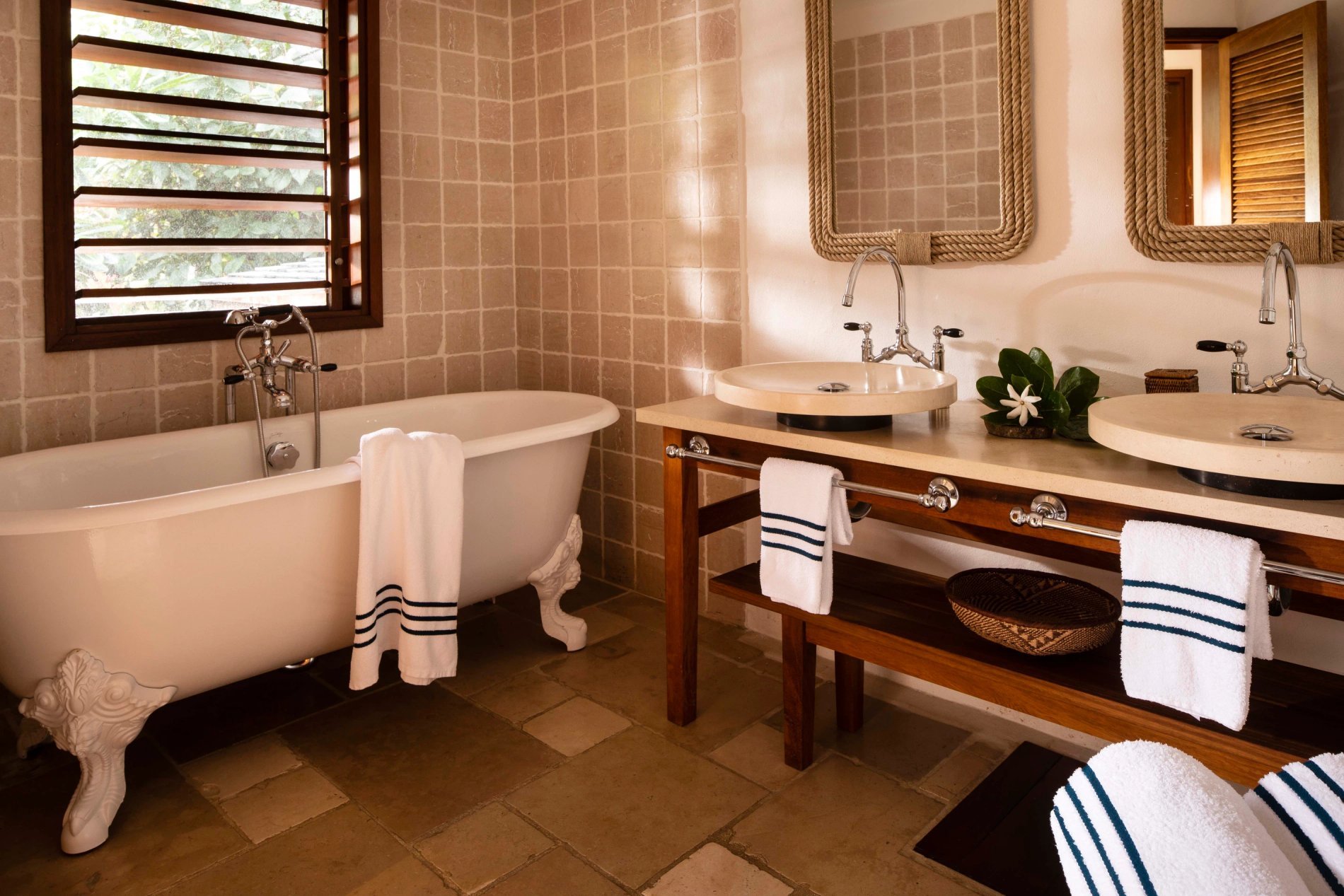 24d6cd9f-3d55-49a4-939a-73599b2b6fe3