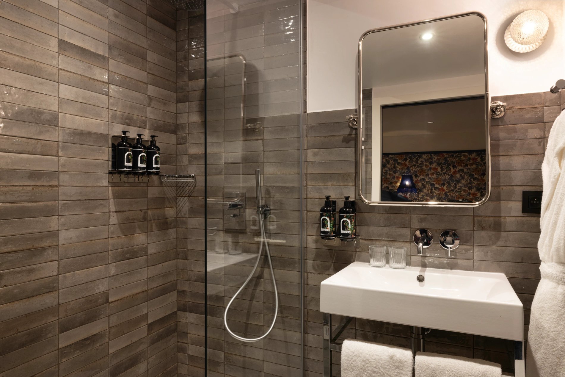 Hotel Ginette à la Folie Superior Room Bathroom