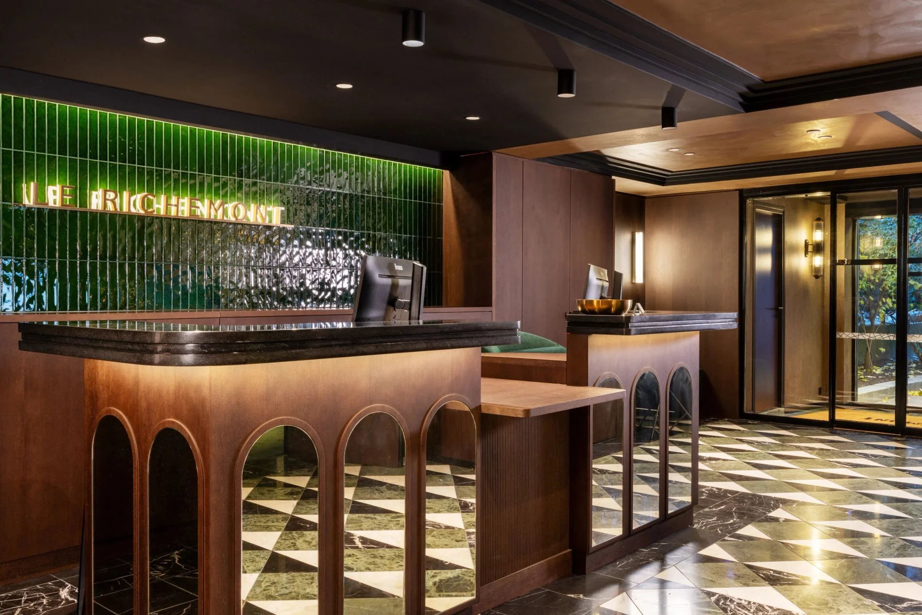 25ea8bb7-5fe3-4b48-bf4d-78ff0669b88a