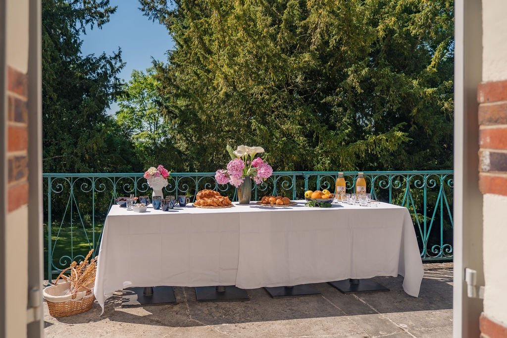 guest house with a terrace and garden in Provins for a romantic weekend
