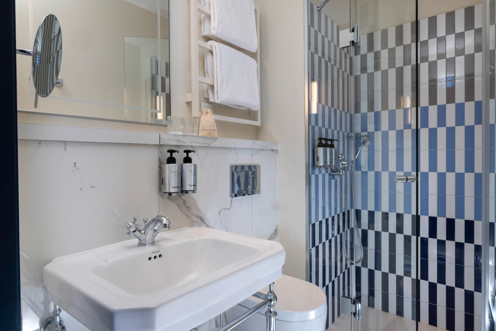 Hotel Filigrane | Classic Room Bathroom Shower