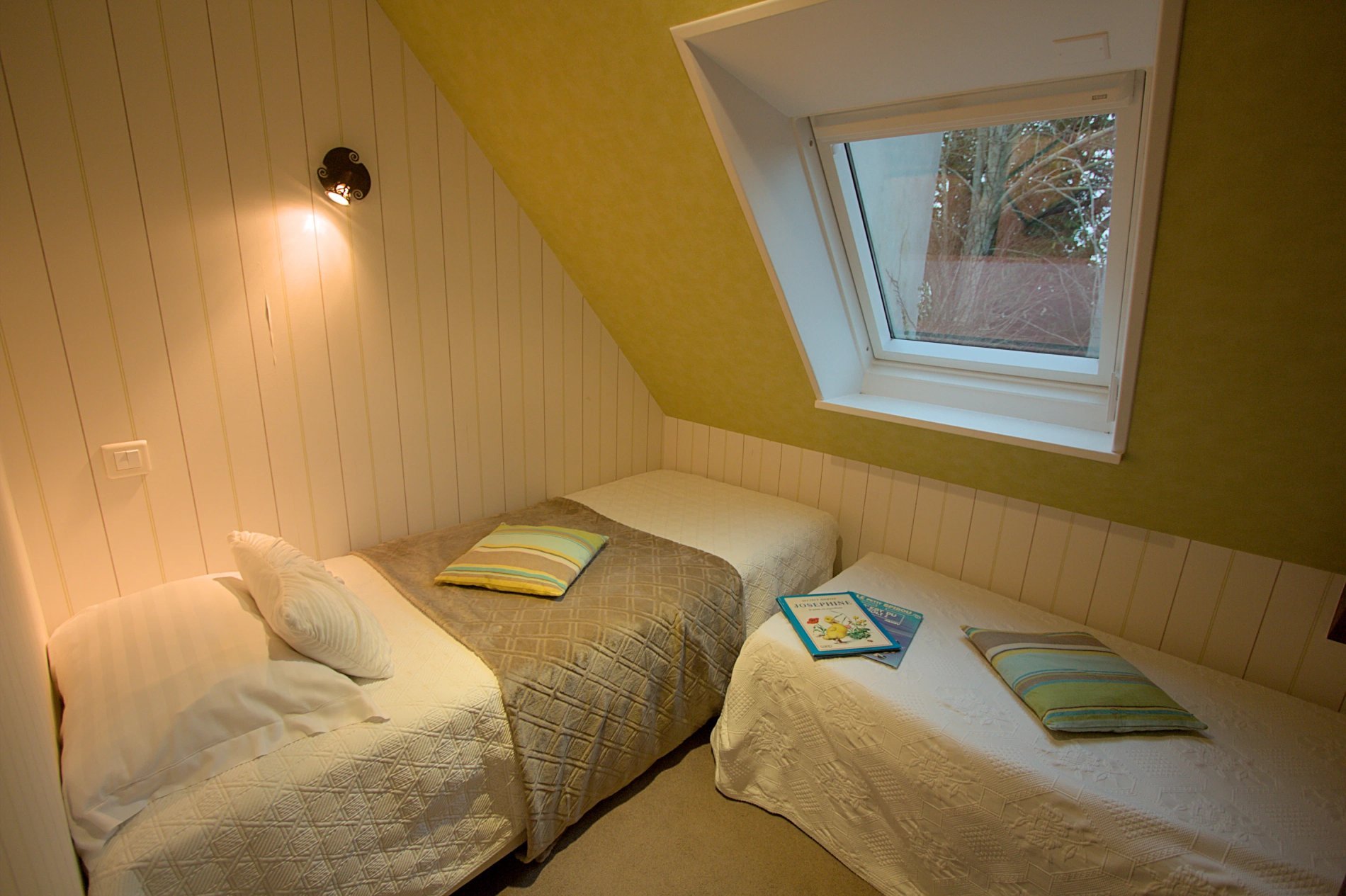 Coin nuit supplémentaire dans la Suite Passiflore de l'Hôtel La Ramade, symbolisant la flexibilité d'hébergement.