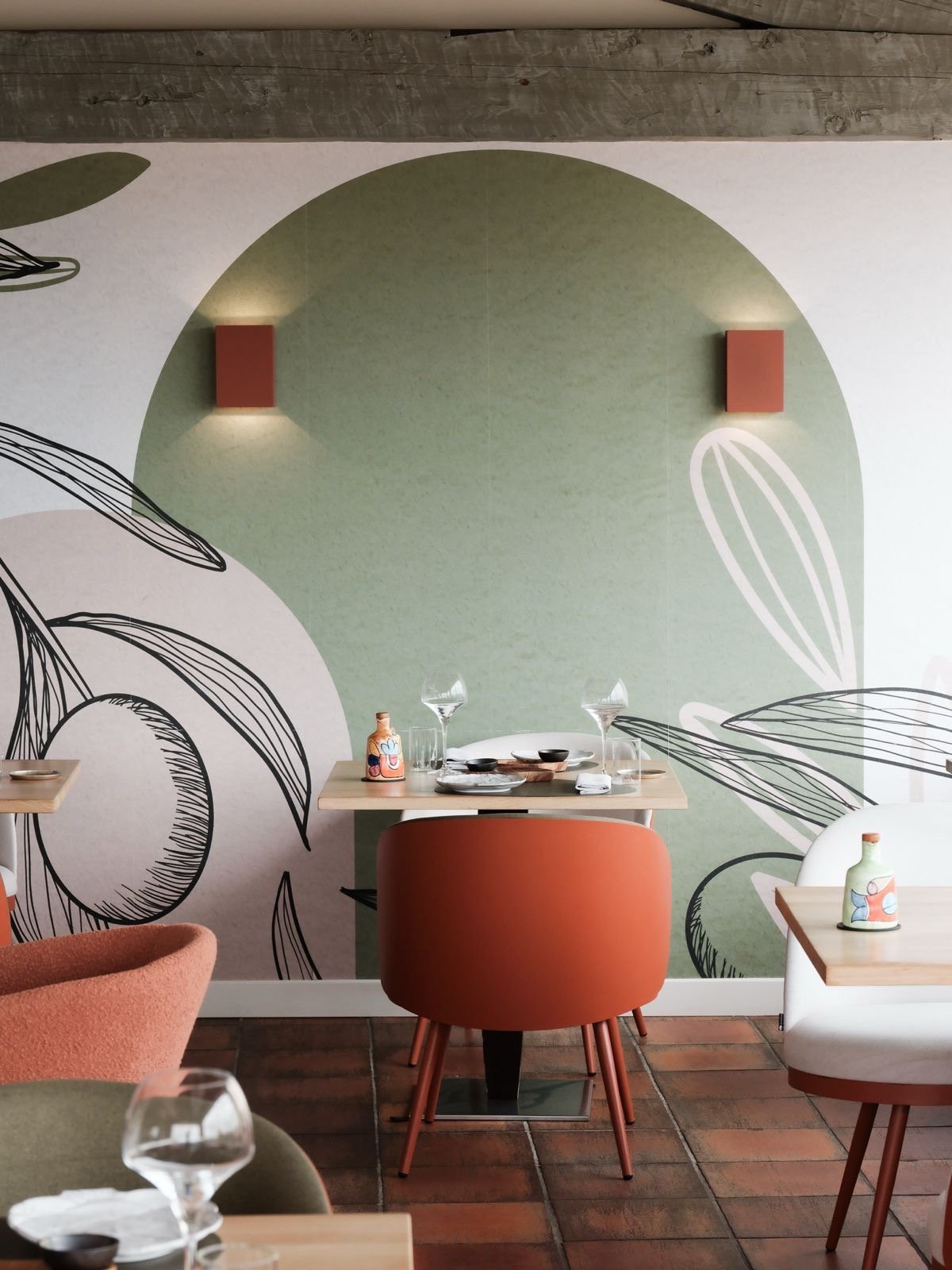 Design dining room at Maison Bérard restaurant with wall mural and contemporary decor.