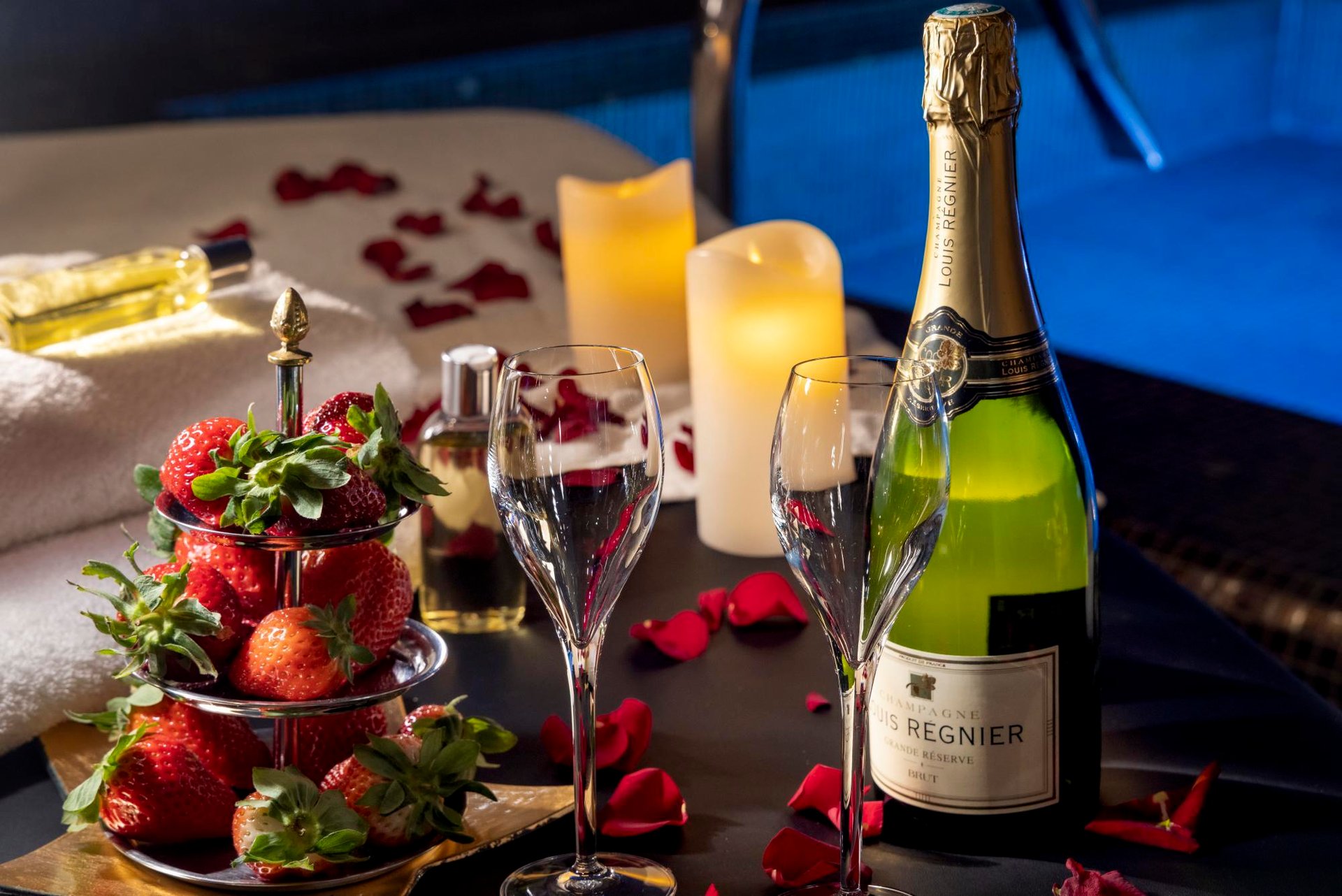 Hotel Da Vinci Honey moon Champagne Fruits Massage Breakfast petals