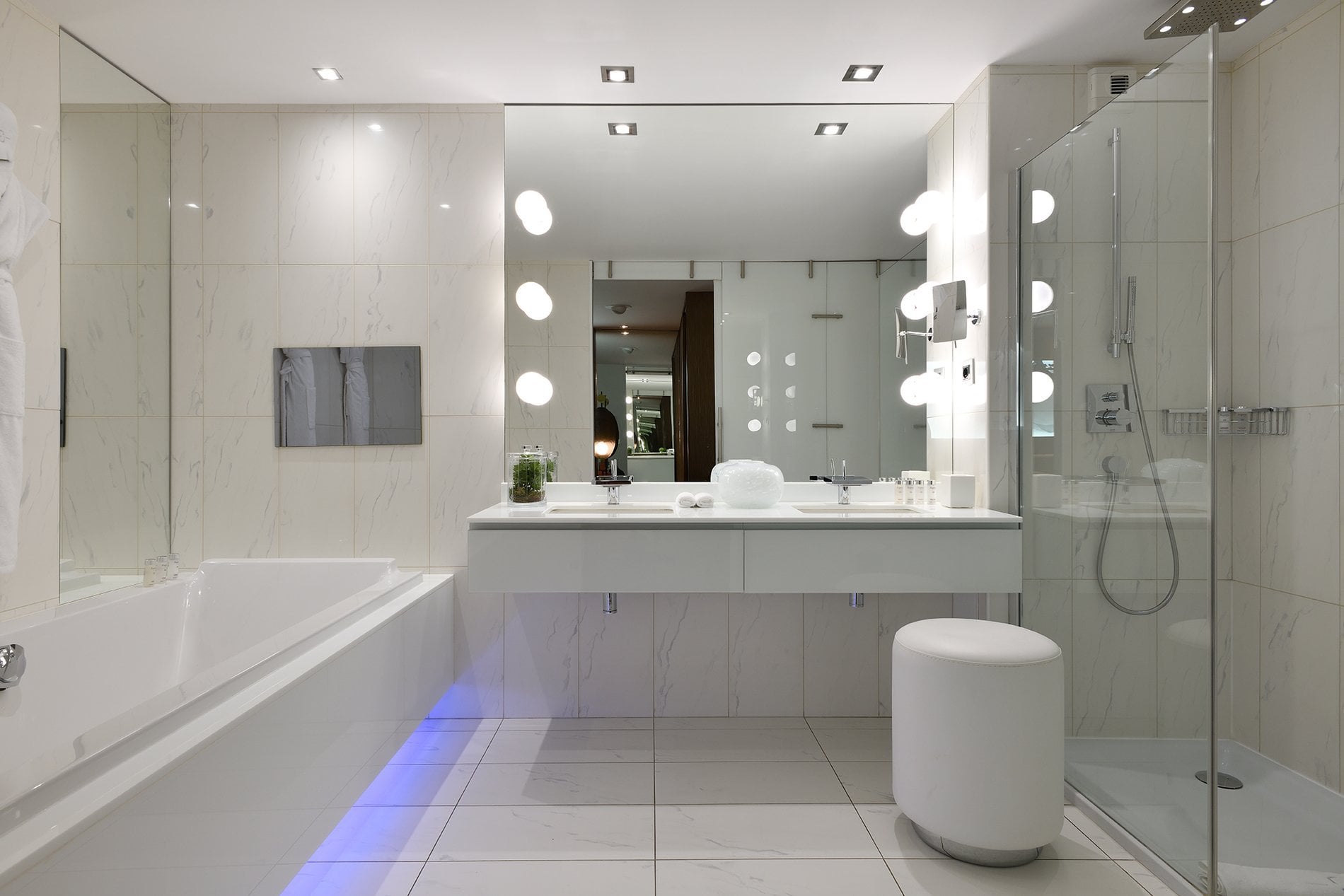 2af12a72-2ecb-4a00-aad6-333de00f711b