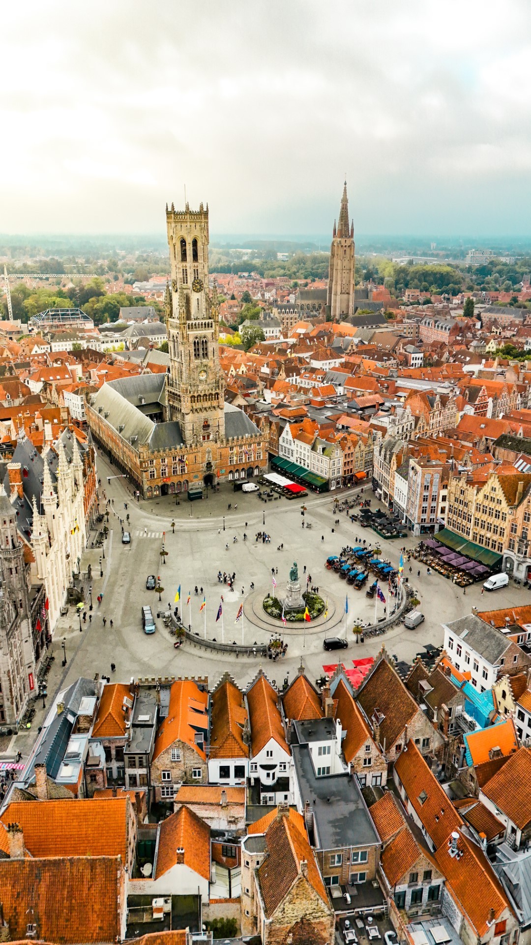 Martin's Relais 4****, Luchtzicht op de Grote Markt en de klokkentorens van Brugge.
