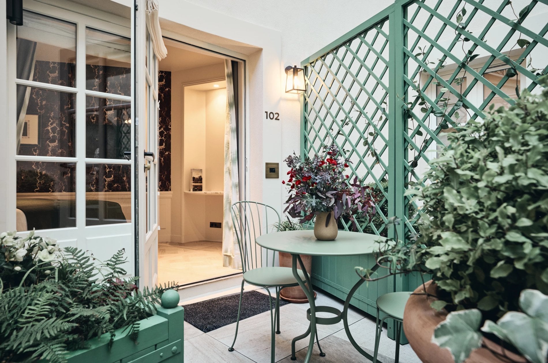 2c086057-b602-4498-844b-b3a96611734c