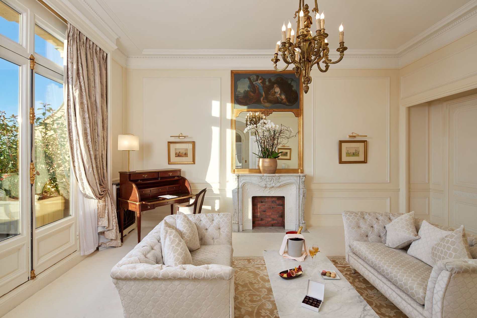 Hôtel Raphael | Arc de Triomphe terrace suite lounge