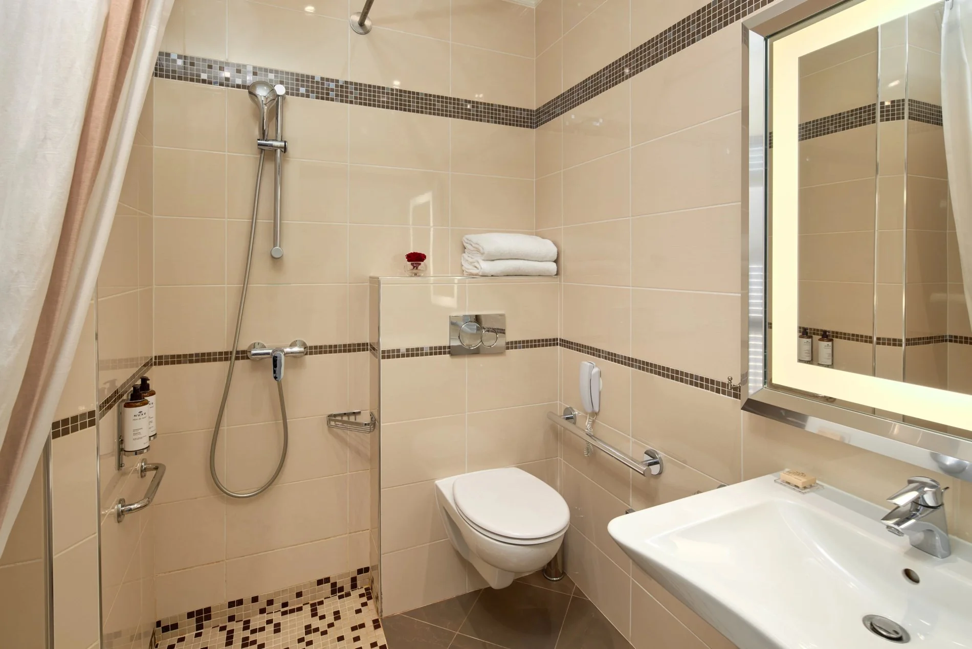 Hotel Regina Louvre Paris Eiffel Tower Room Bathroom