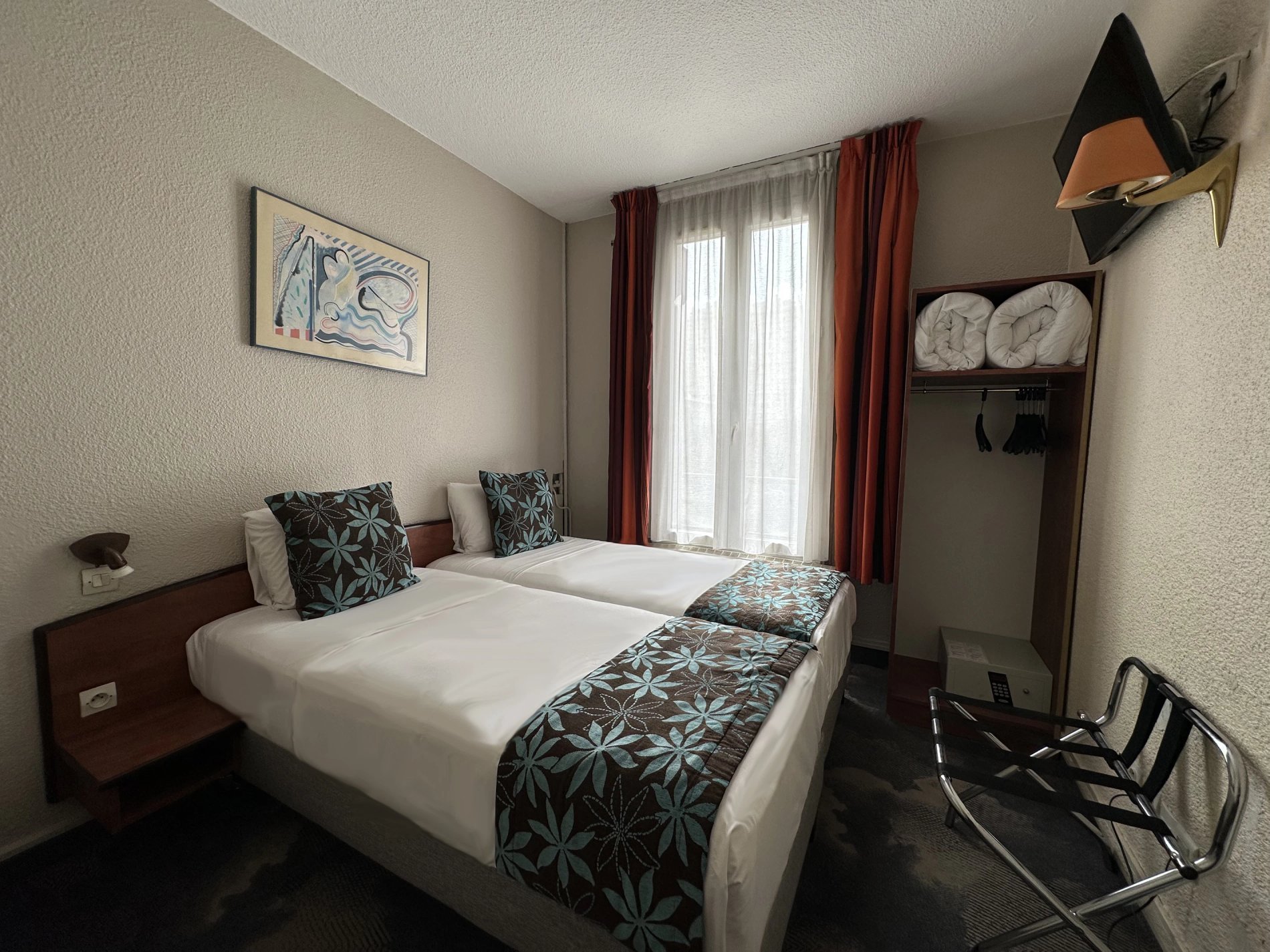 Chambre Confort Double au Timhotel Boulogne-Rives-de-Seine, bien équipée