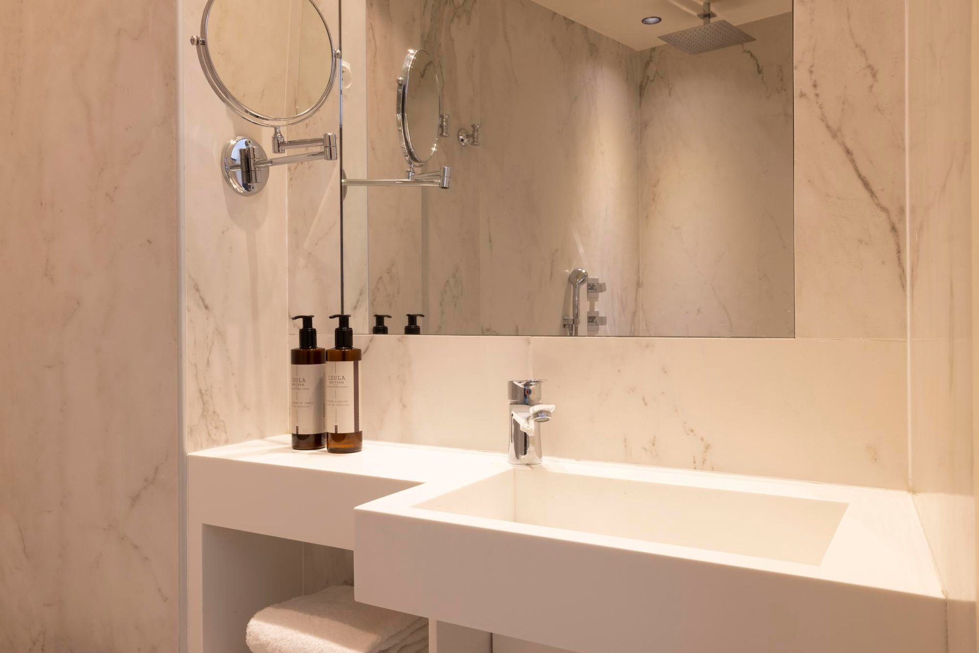 Hotel Toujours Prestige Patio Room Bathroom