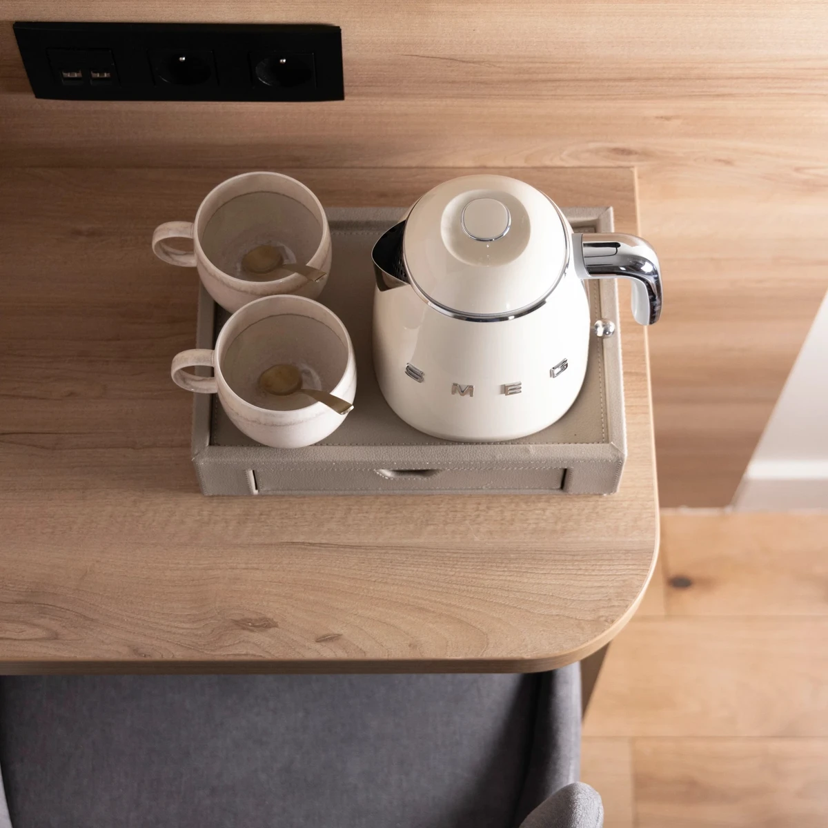 Hotel Théorème, Hotel Théorème Classic Room Desk Kettle