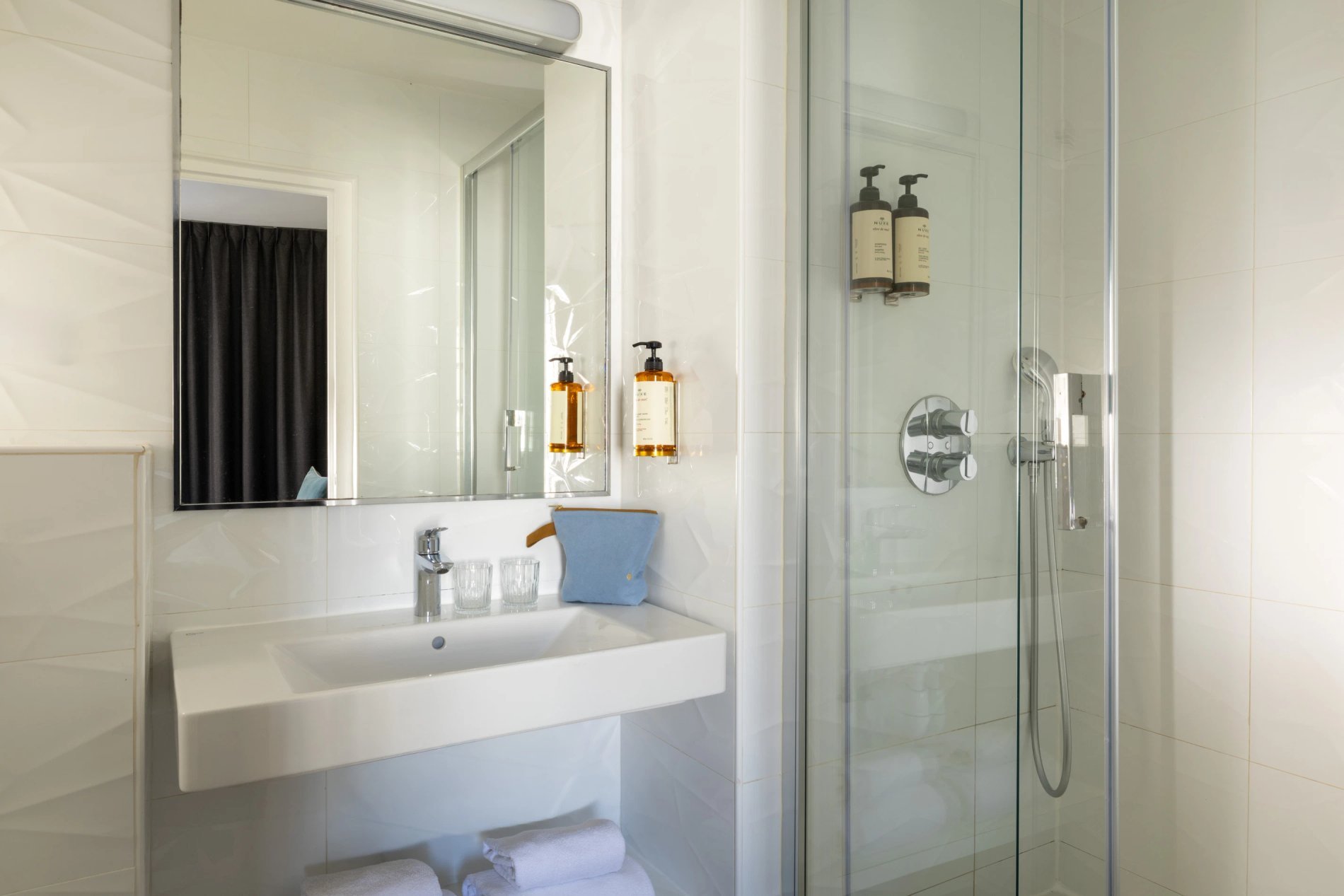 Hôtel Midnight Chambre Executive Salle de bain douche