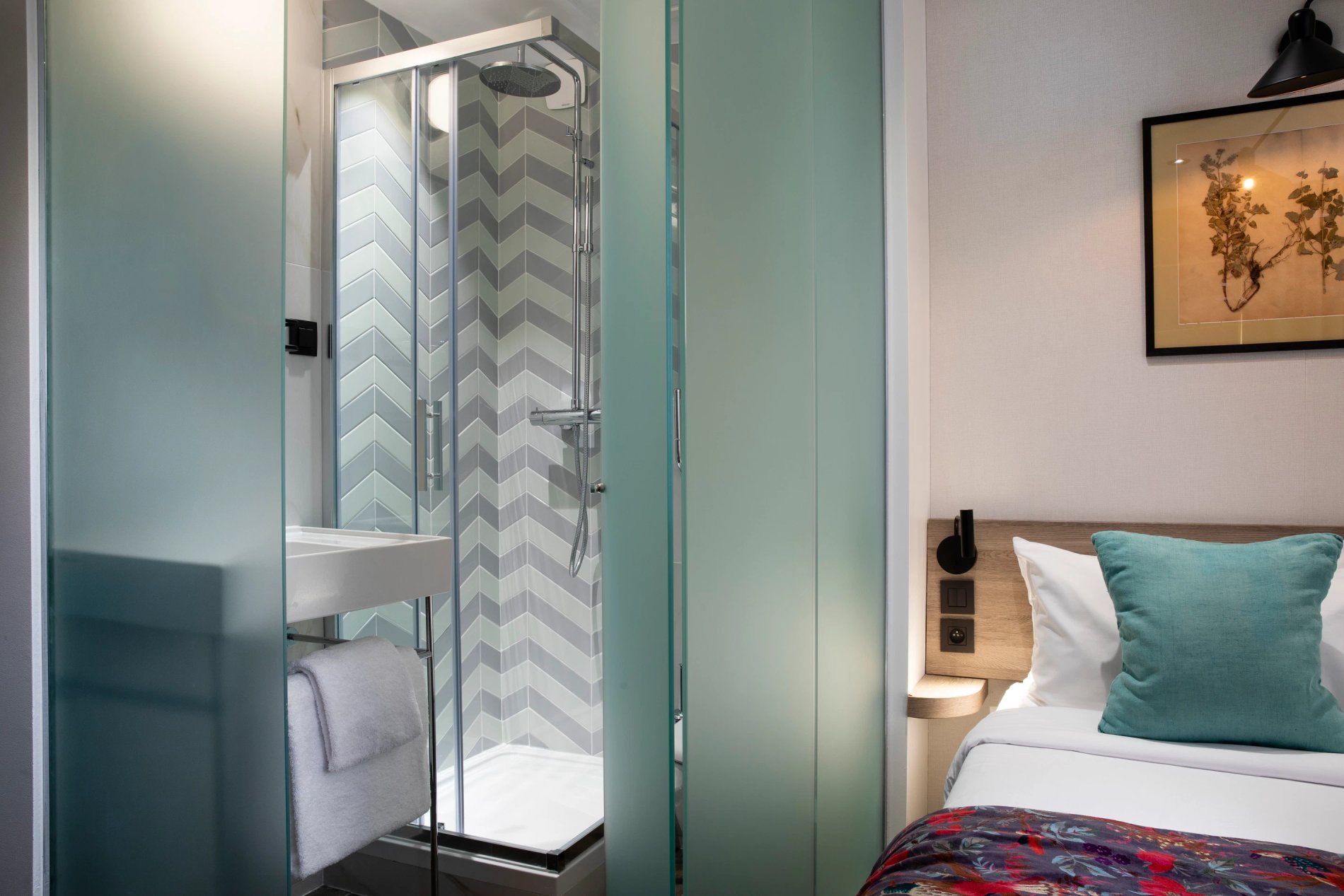 Hotel Maxim Quartier Latin Classic Room Bathroom