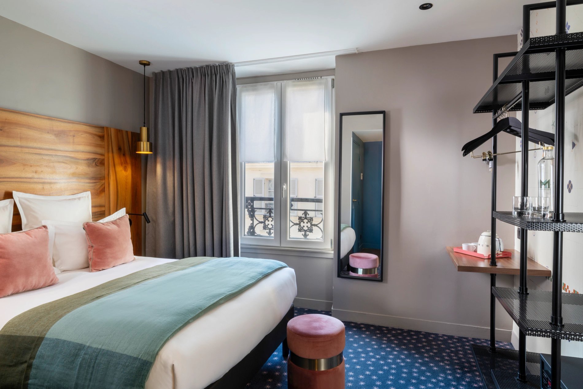 Hôtel Maxim Folies Chambre Deluxe Penderie Bouilloire