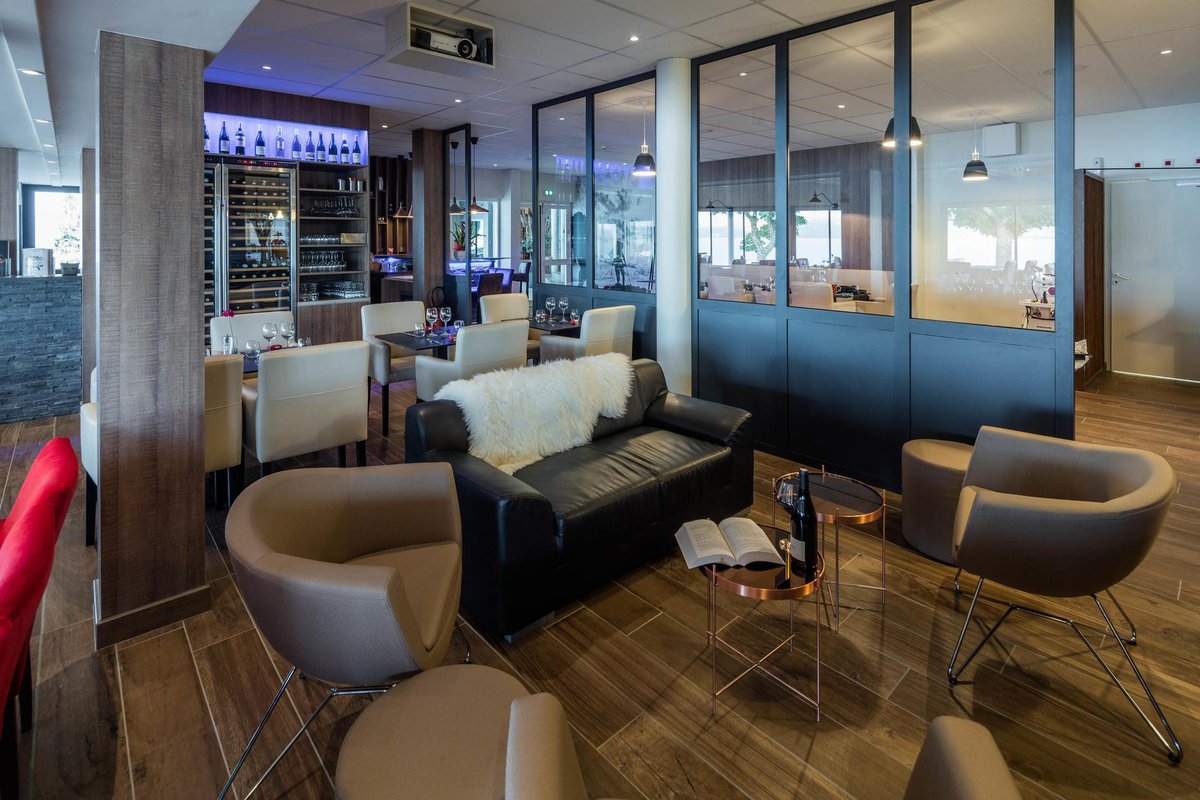 Hotel in middelgroot bergdorp in de zomer