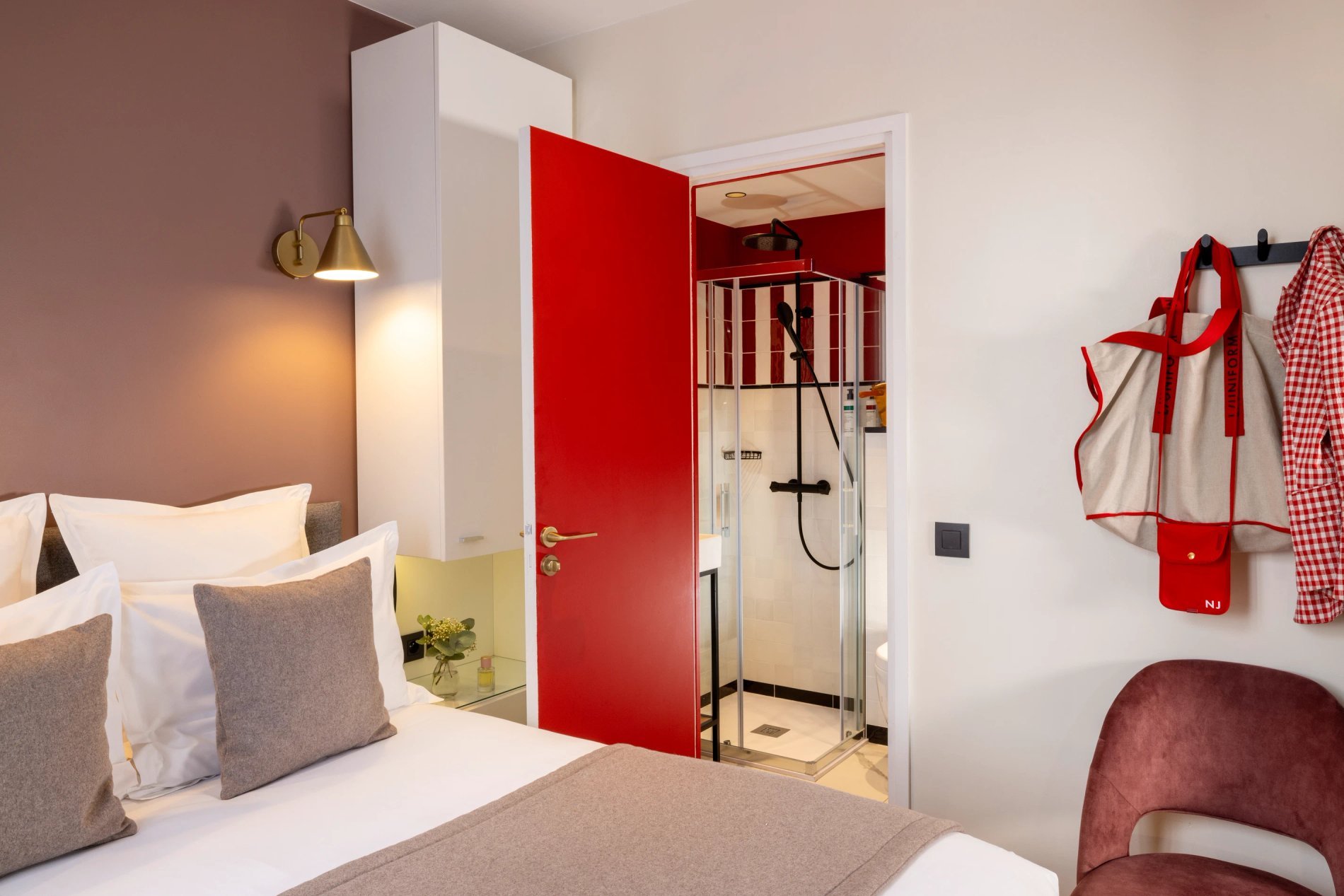 Hotel Brady Single Room Bathroom