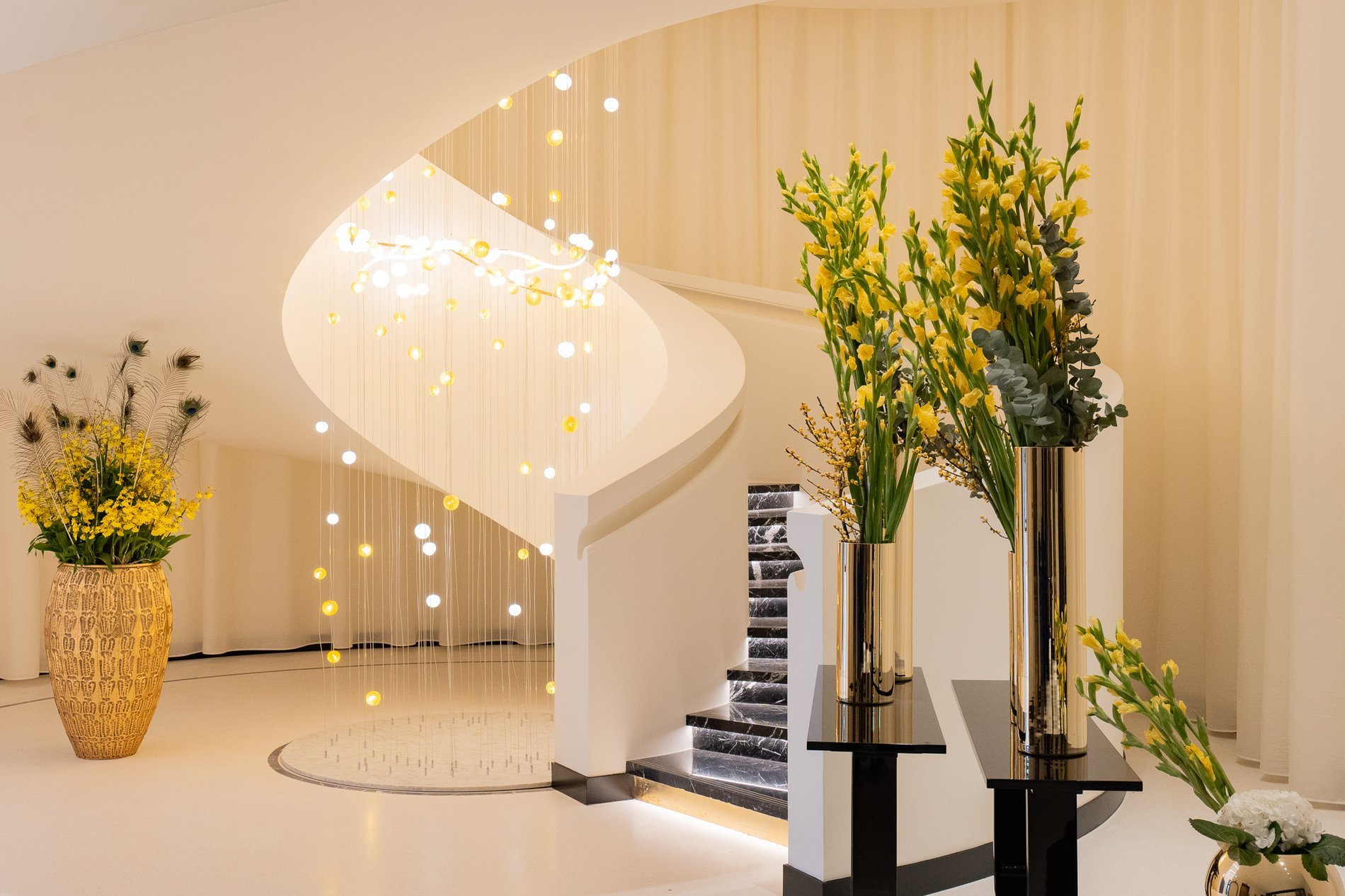 Maison Albar - Le Victoria | Spiral staircase with impressive ceiling light cascade balls