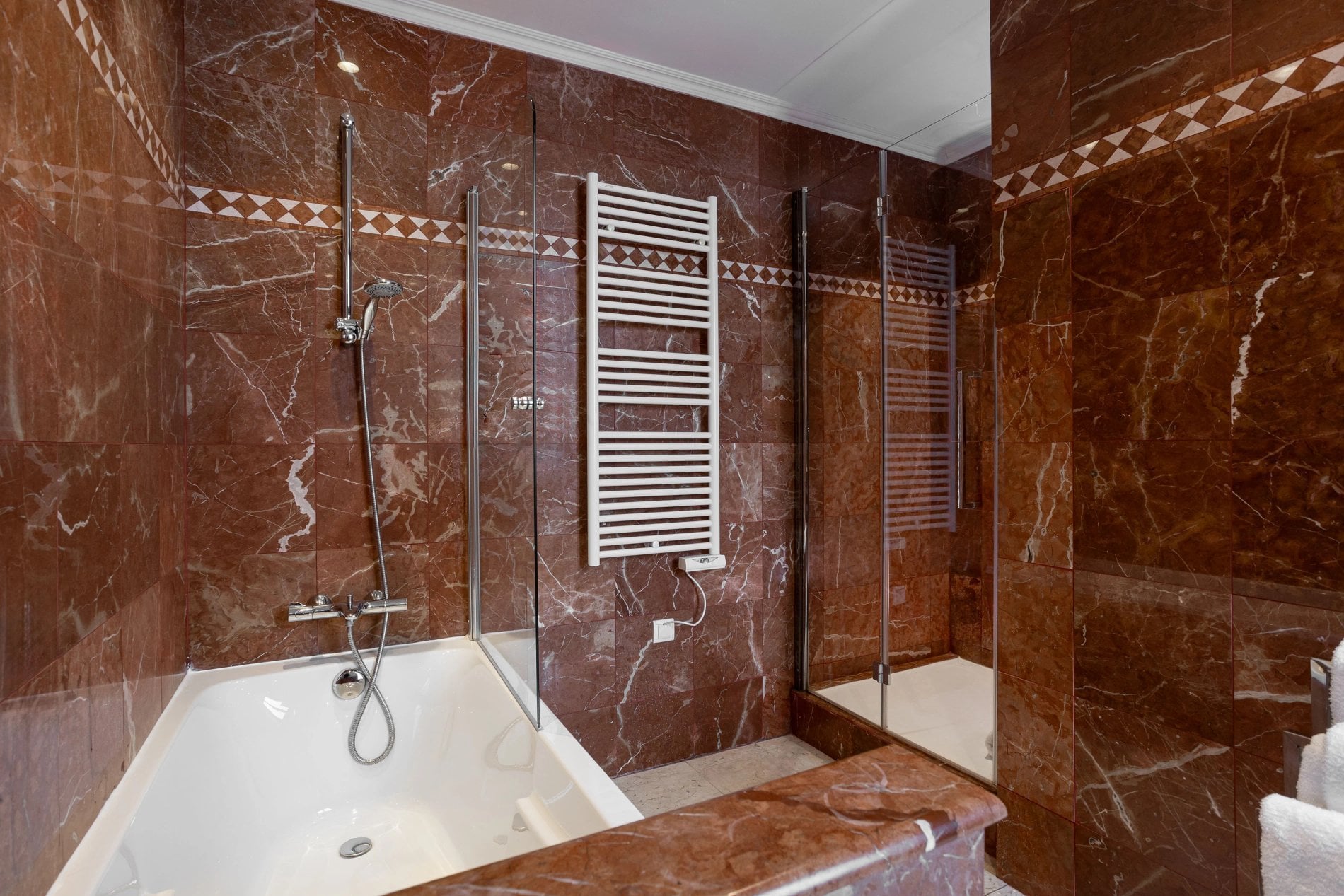 33b46e2a-482a-484f-9c7d-2b5c16f2467b