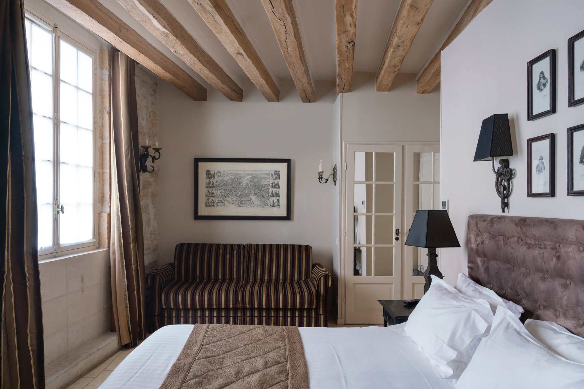 hotel saint louis marais - romantic hotel paris center