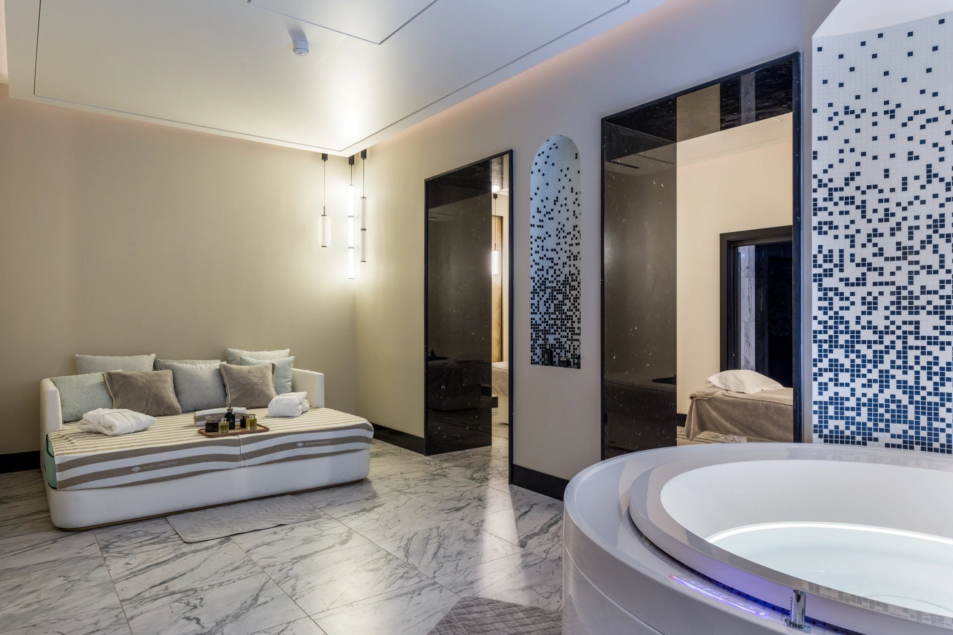 Maison Albar - Le Victoria | Espace jacuzzi avec espace massage