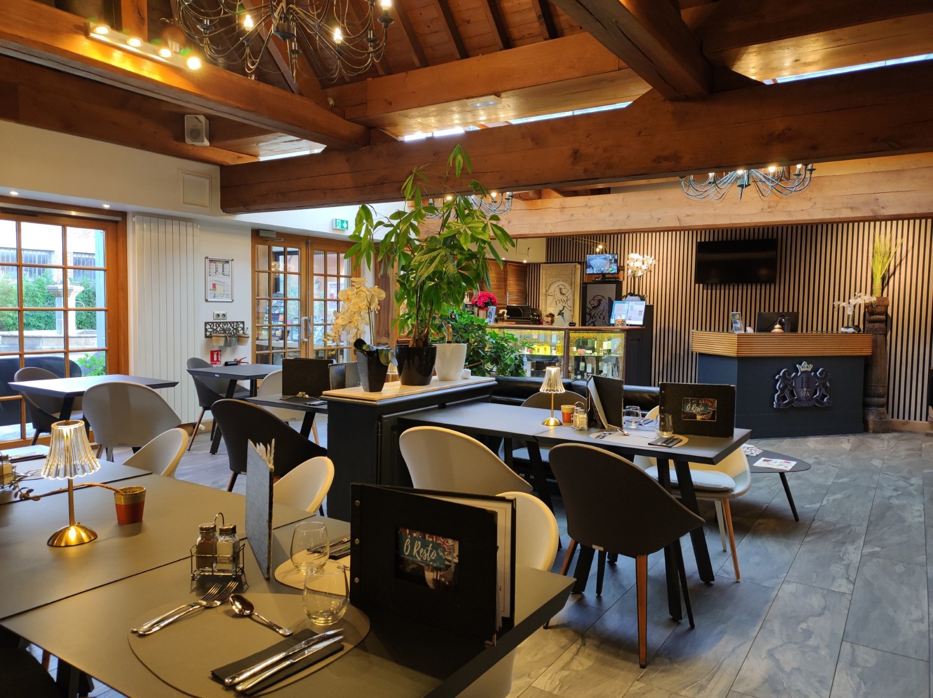 RESTAURANT ET PIANO BAR