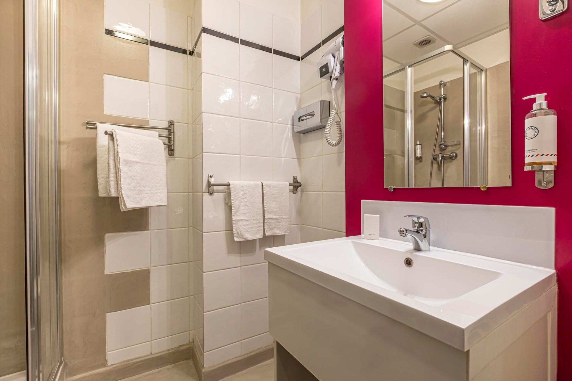 Splendid Hôtel | Chambre Twin Salle de bain douche