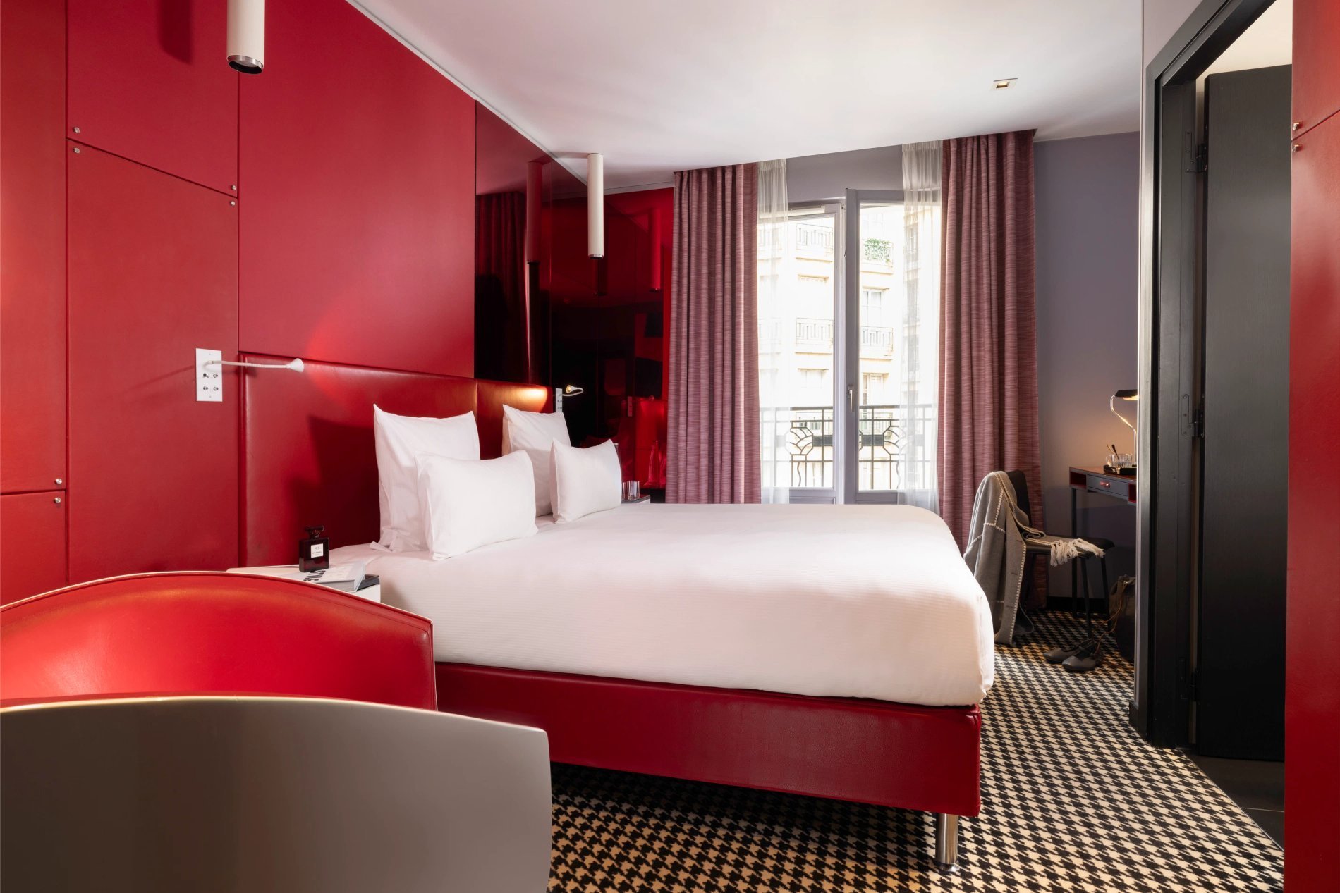 Hôtel Félicien Chambre Classique Ruby Bureau